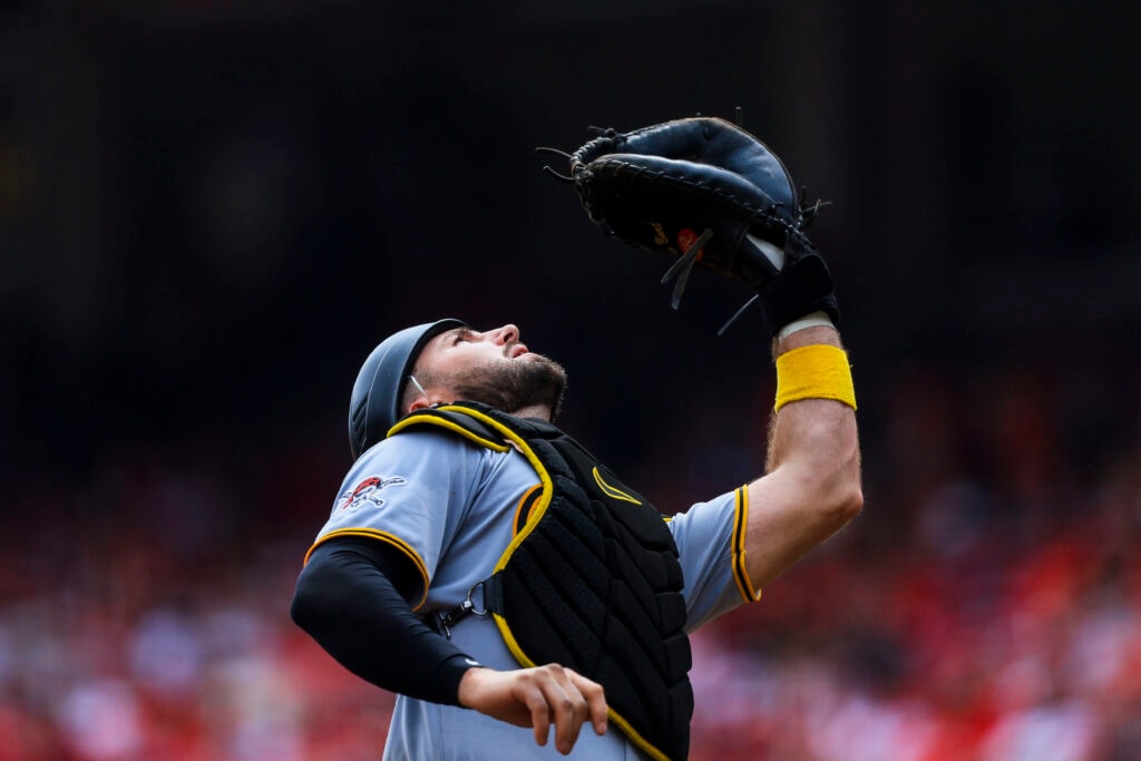 Braves acquire Joey Bart in trade with Pirates, opening spot on 40-man roster