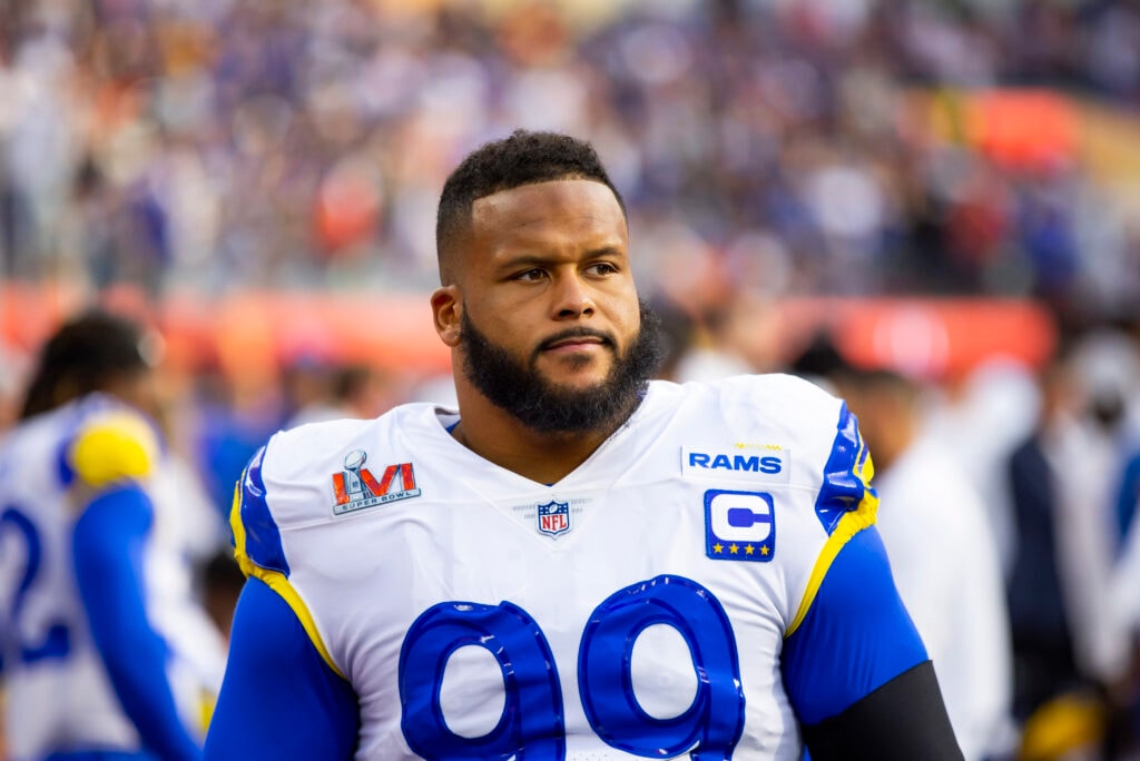 Aaron Donald is “seriously contemplating” a Rams return, per report
