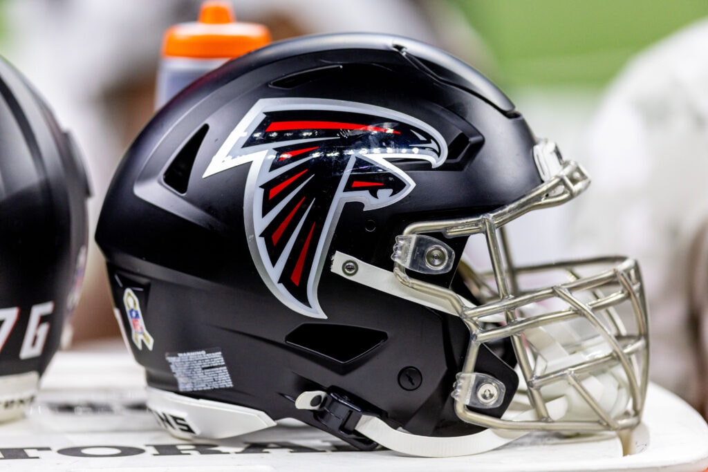 Falcons edge Bralen Trice on track to return to the field after spring work, knee setbacks