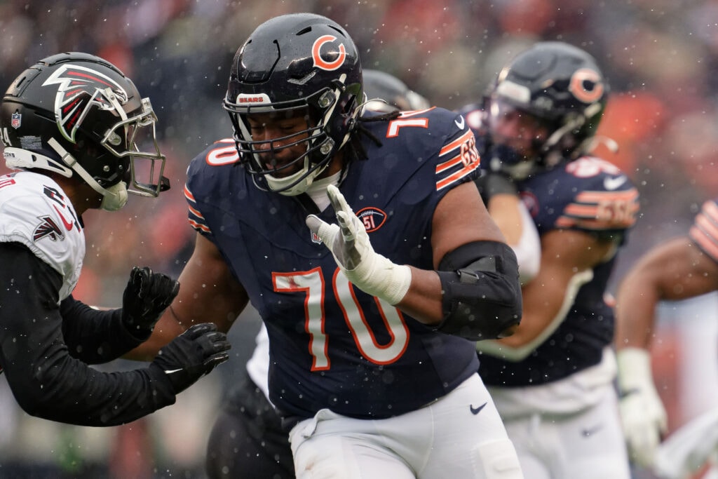 Braxton Jones enters Bears’ Week 1 left tackle conversation as Ozzy Trapilo faces a long rehab