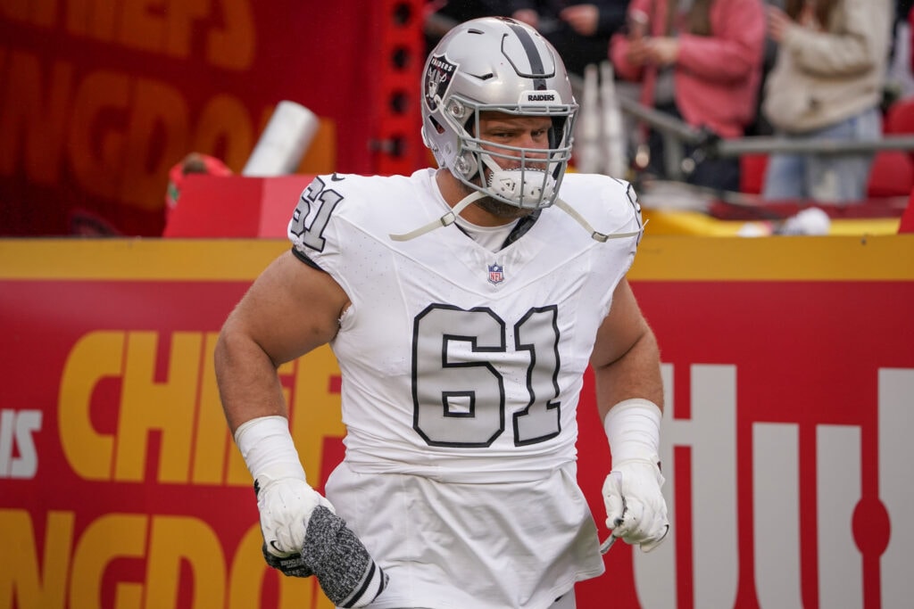 Jets reportedly agree to acquire OL Jordan Meredith from Raiders as roster deadline nears