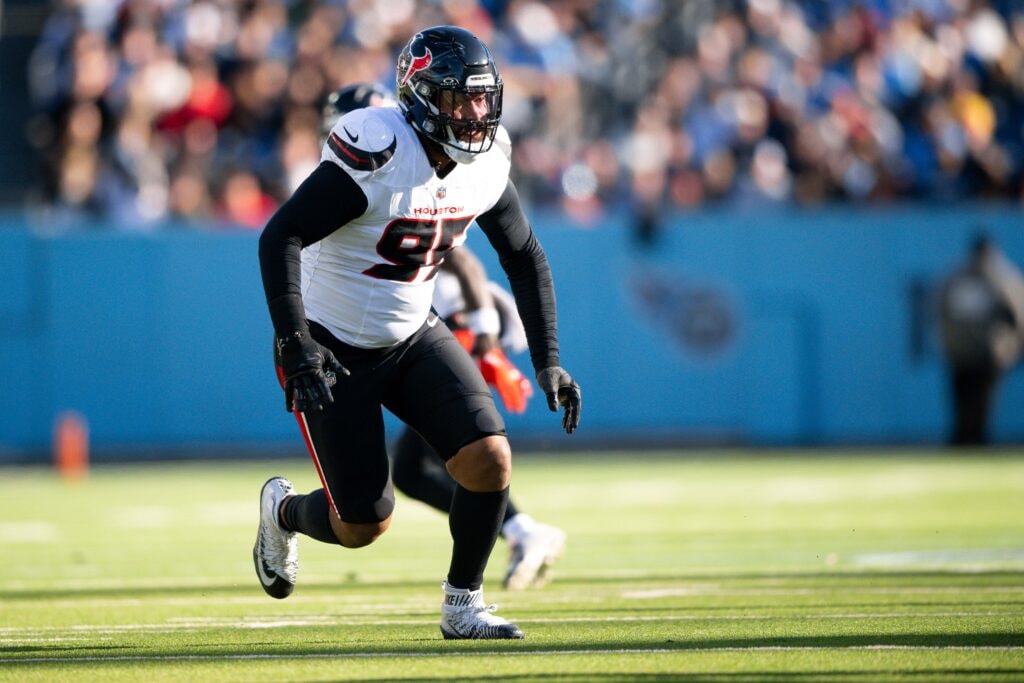 Browns add Derek Barnett to bolster pass rush, move Alex Wright to IR