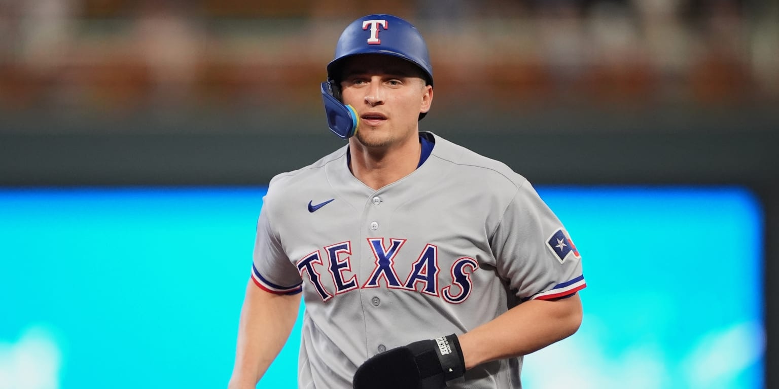 Corey Seager undergoes surgery for bone spur in right elbow, Rangers say