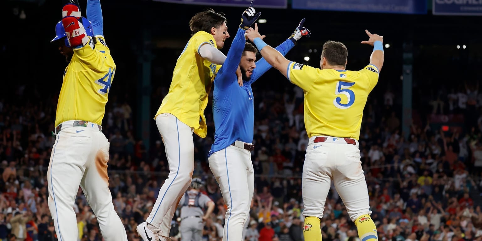 Wilyer Abreu leads Red Sox to walk-off win over Giants, 3-2, in ninth-inning frenzy at Fenway