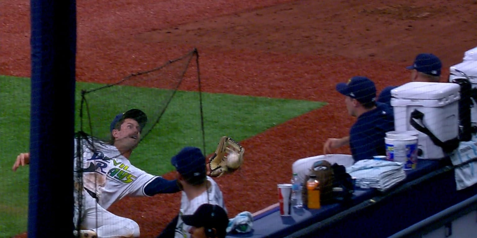 Jonny DeLuca turns a bullpen trip into an “incredible” catch as Rays top Padres, 9-4