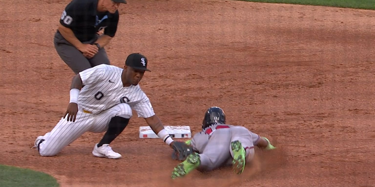 Acuña brothers turn a baserunning moment into a storyline in Braves-White Sox opener