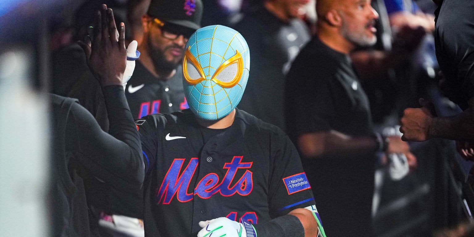 Bo Bichette turns a first-inning blast into a Spider-Man celebration for the Mets