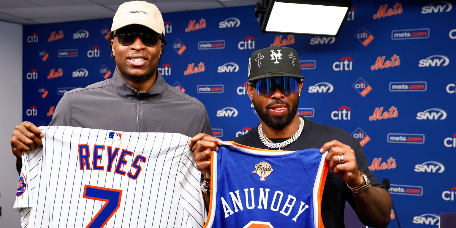 OG Anunoby throws first pitch at Citi Field, swaps jerseys with Jose Reyes
