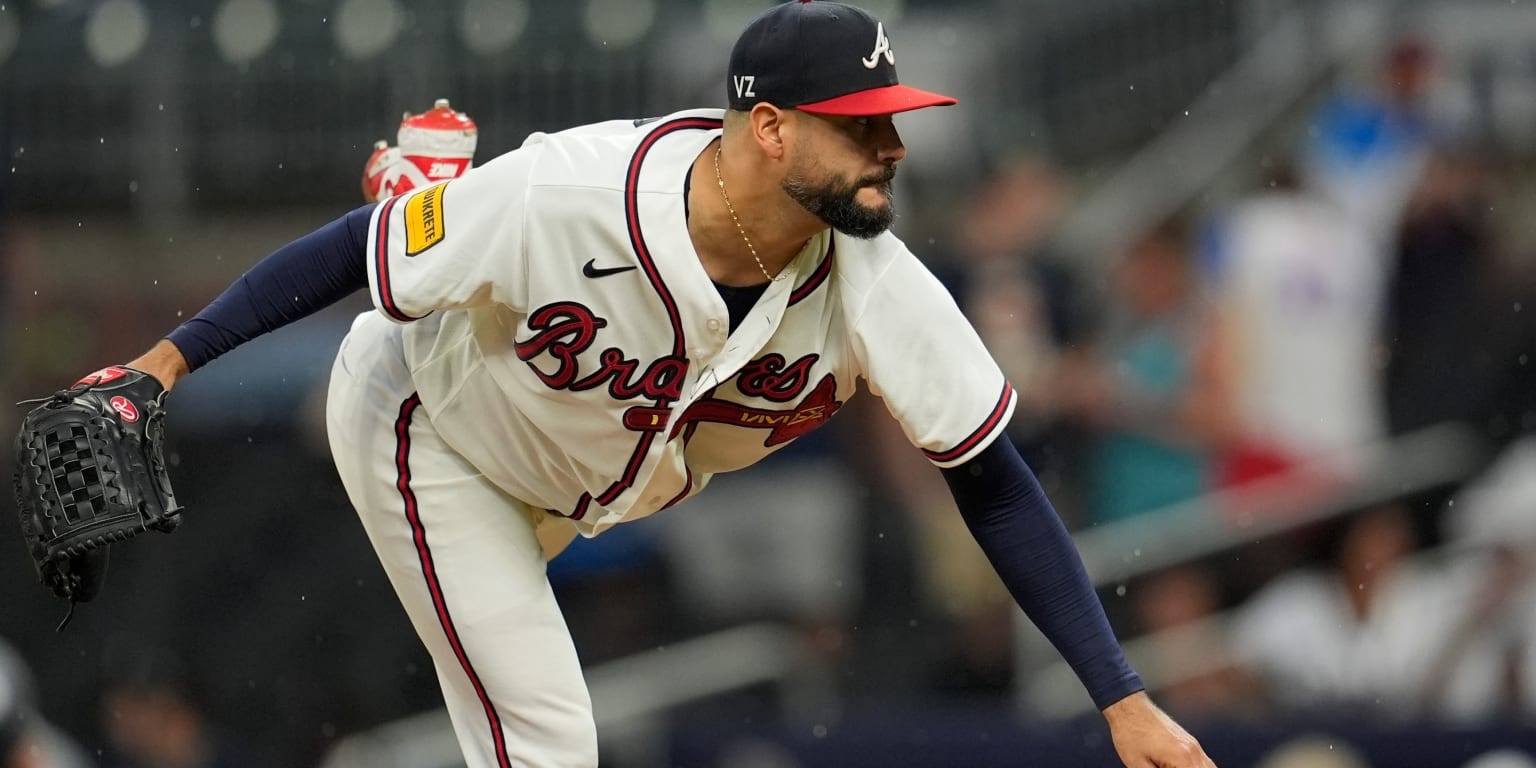 Martin Pérez pitches a scoreless stretch as Braves look for room in the rotation