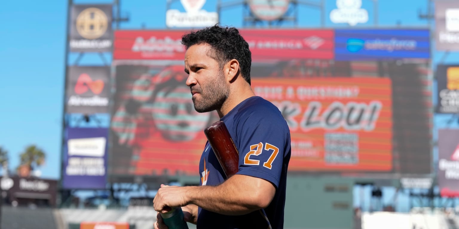 Altuve leaves Astros-Giants game early after left foot is hit by pitch