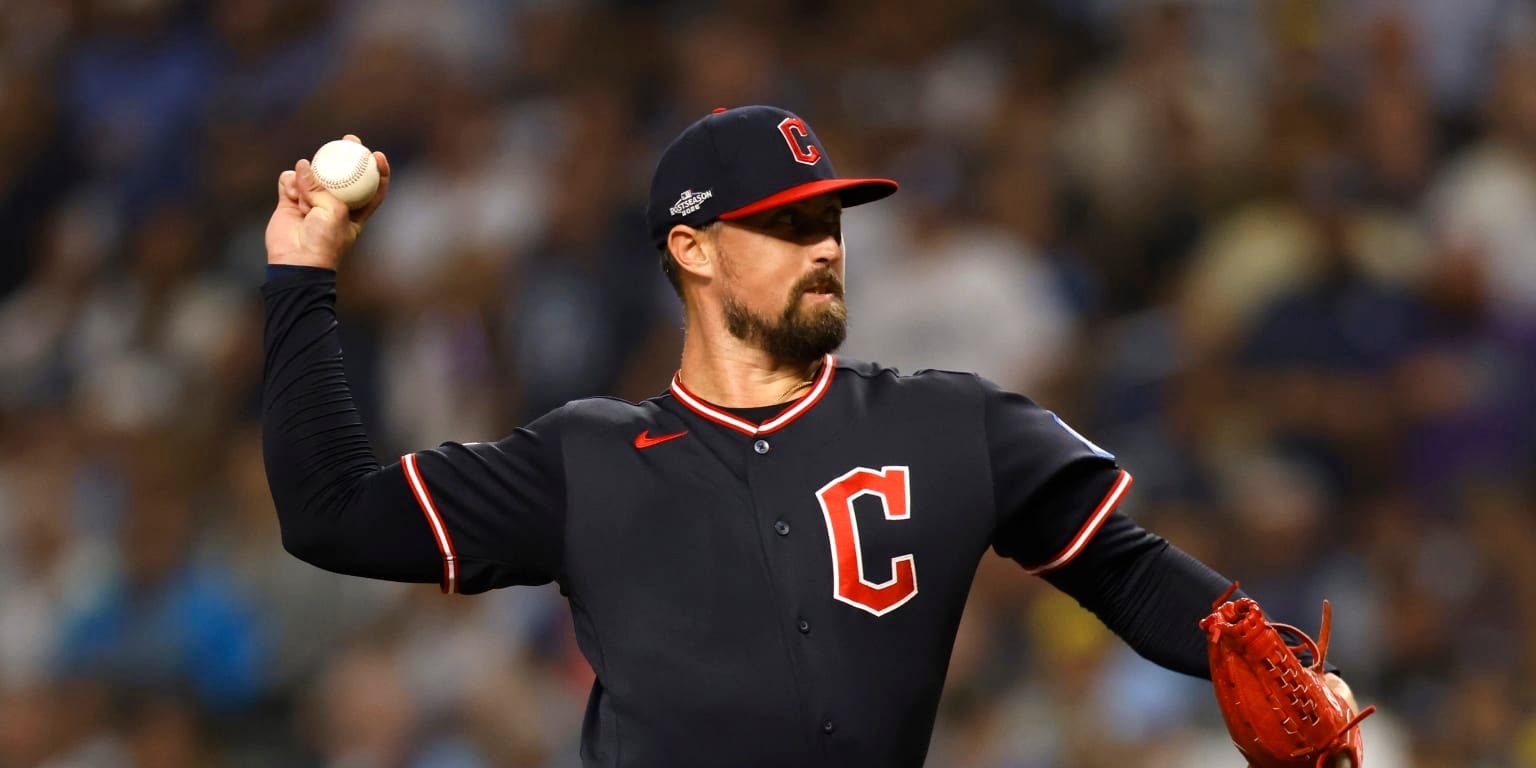 Guardians decline 2027 options for Shawn Armstrong and Trevor Stephan, making both free agents