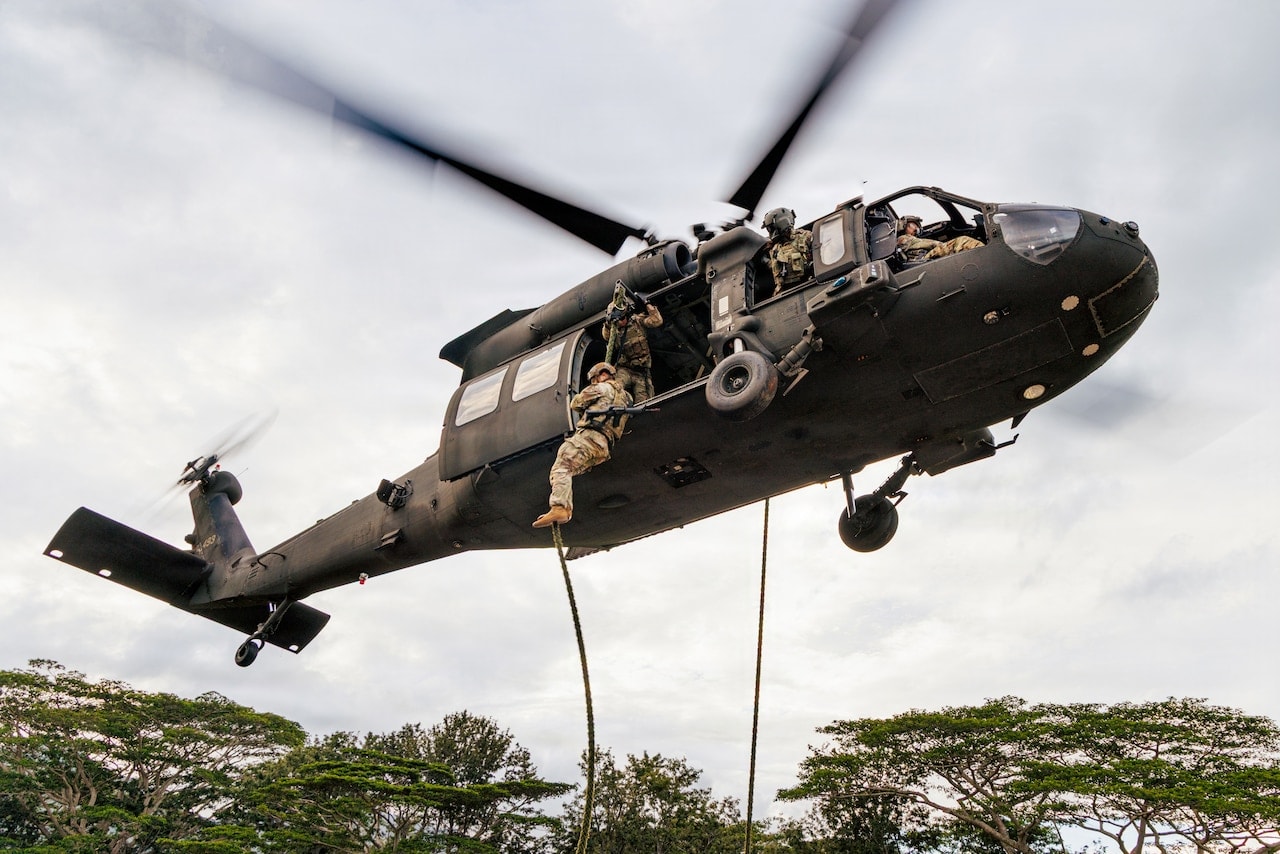 Lightning Academy Bolsters Army Fast Rope Training