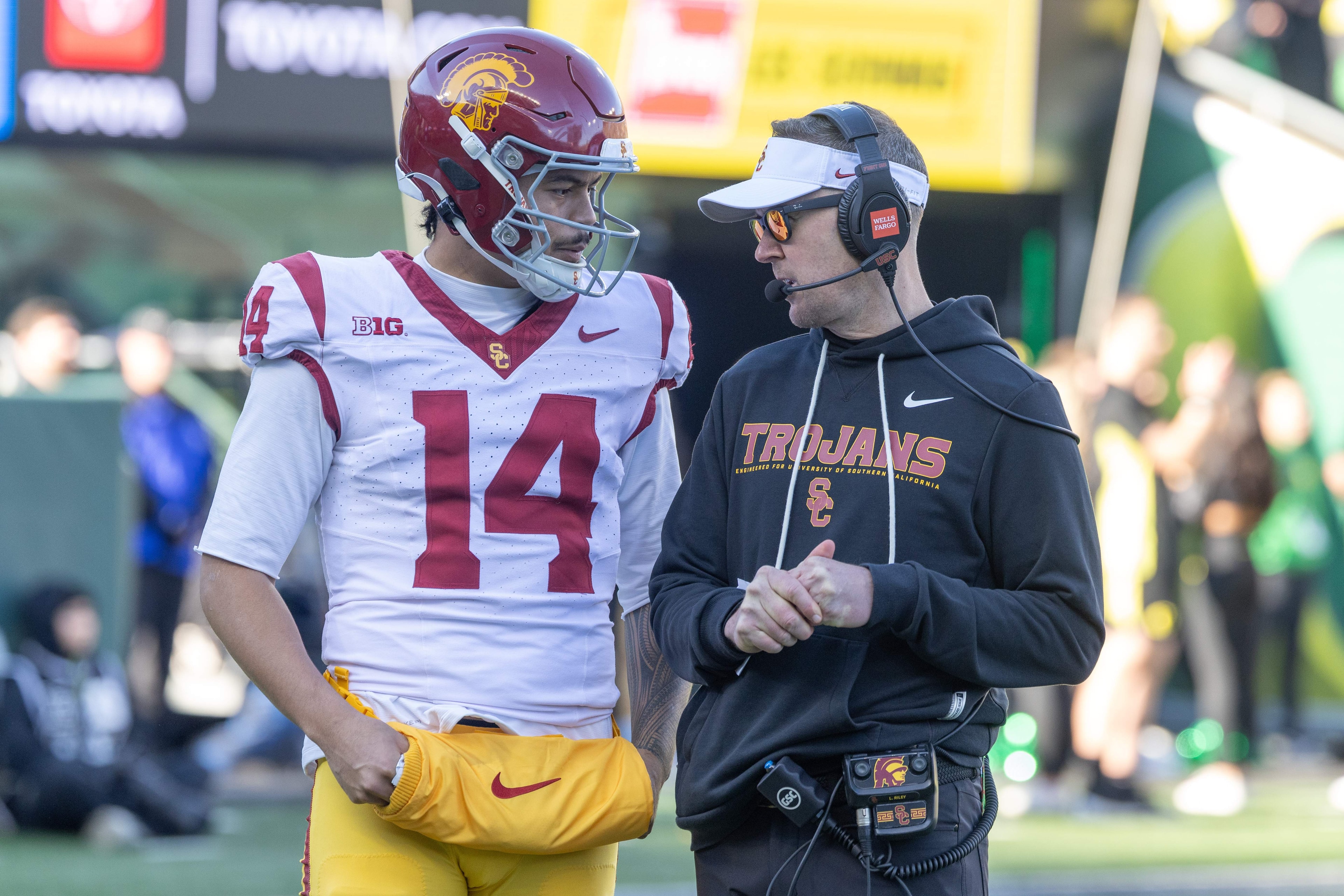 Big Ten coach raises questions about USC’s QB fit under Lincoln Riley as 2026 season begins