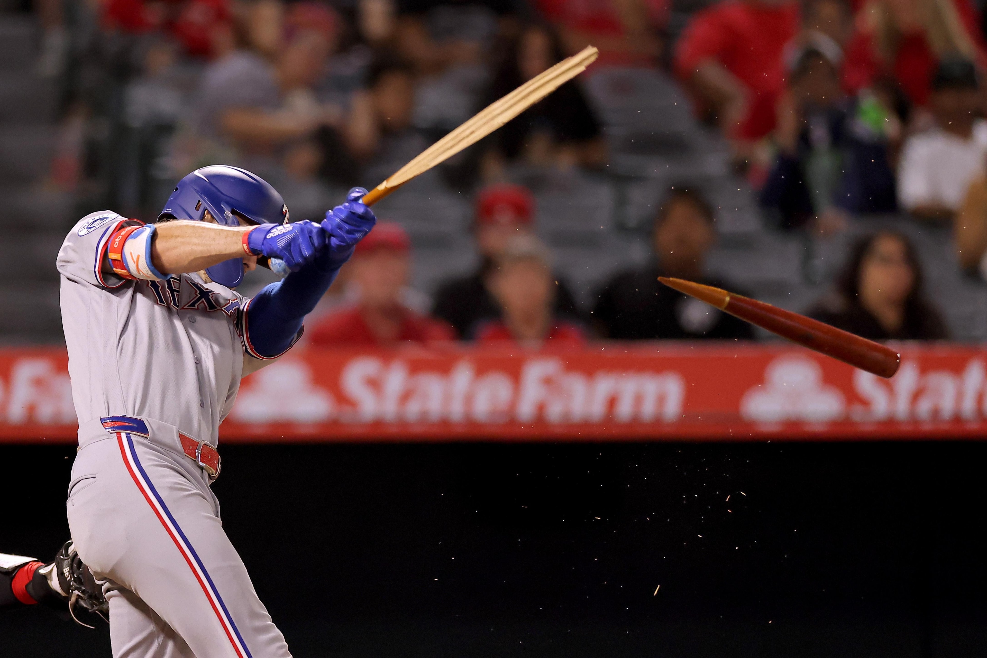 Rangers fall 5-2 to Angels after scoring two