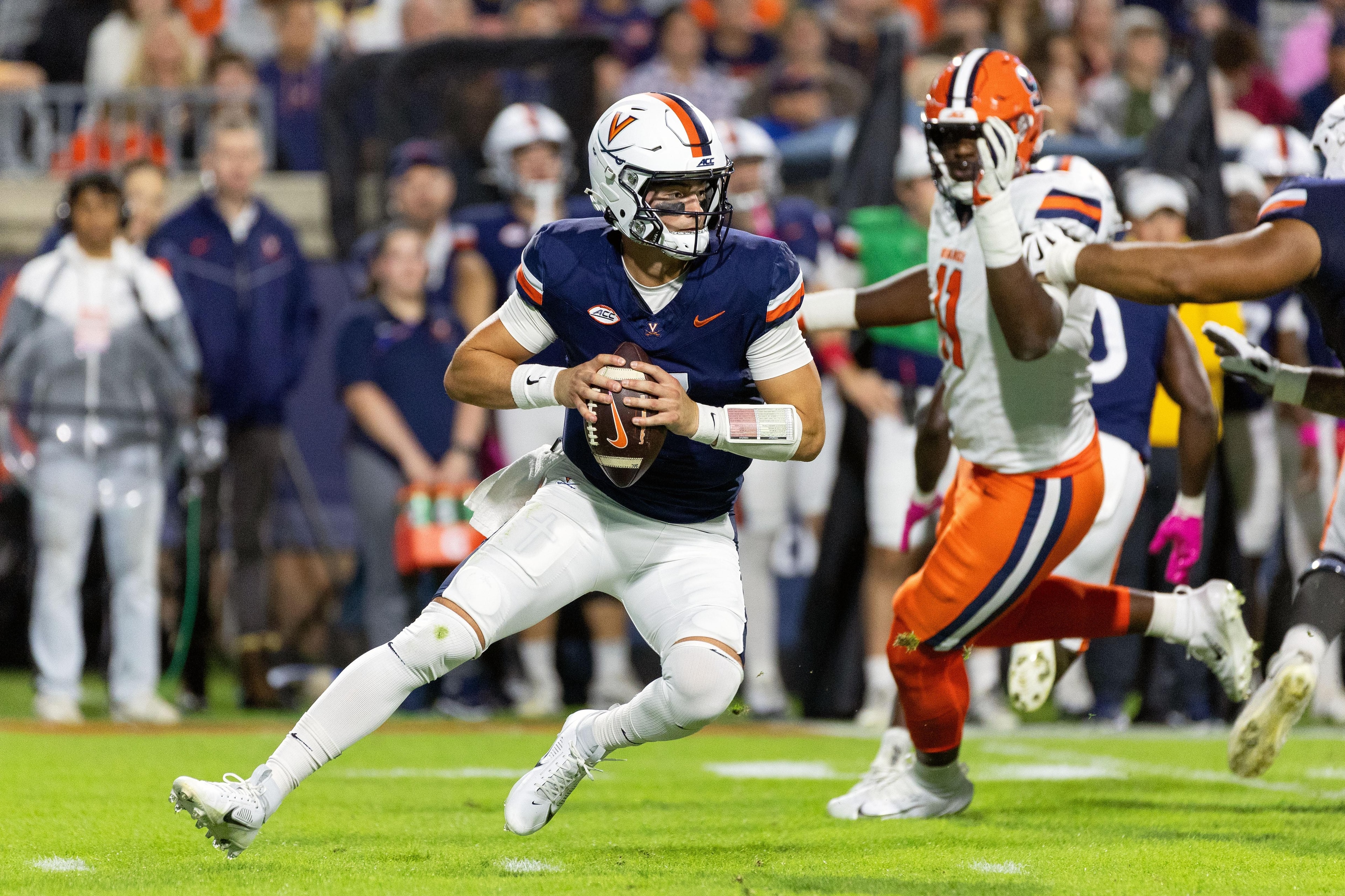 Virginia holds on in a 28-25 win over Syracuse after a shaky start at Scott Stadium