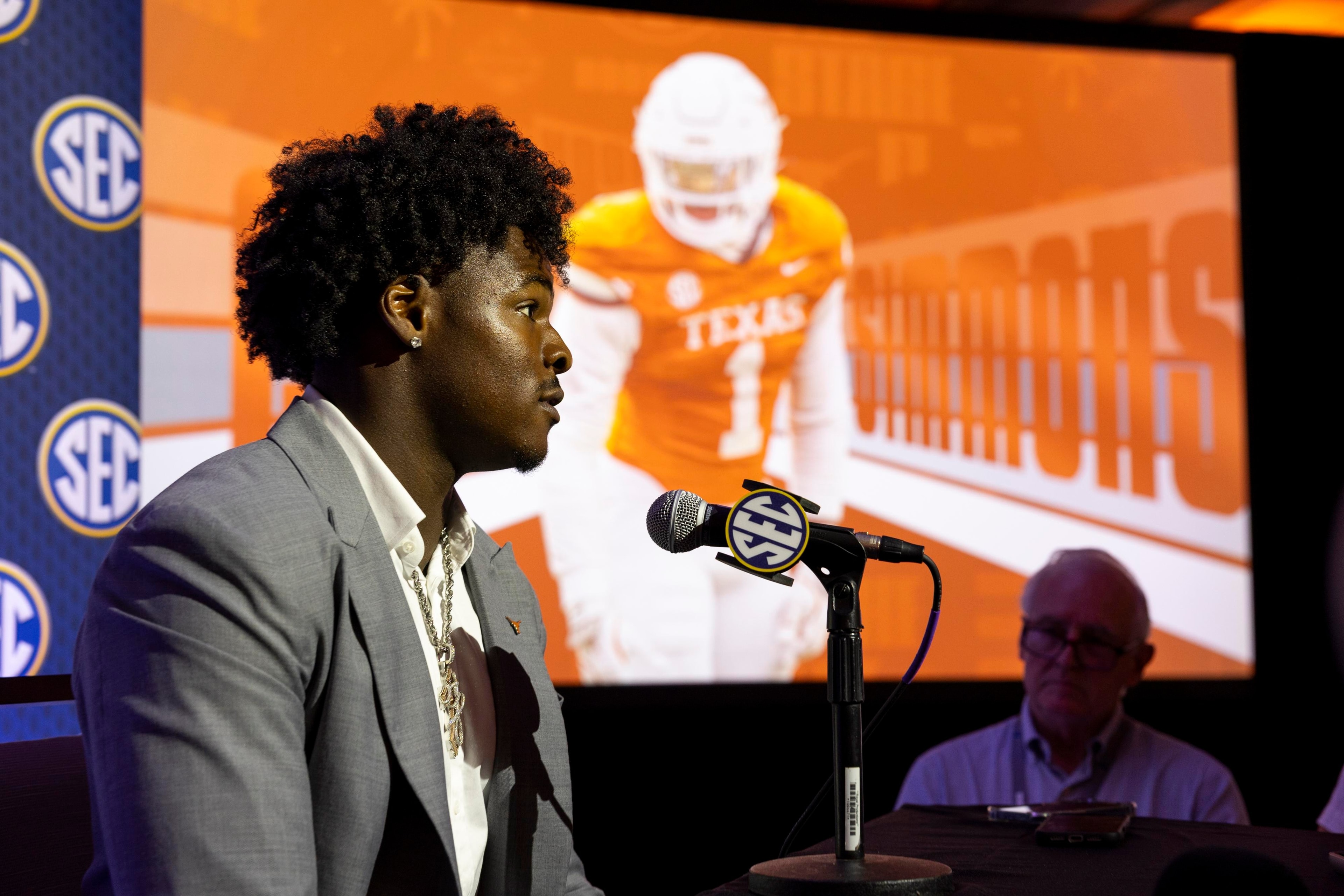Texas edge Colin Simmons named to Allstate Wuerffel Trophy watch list
