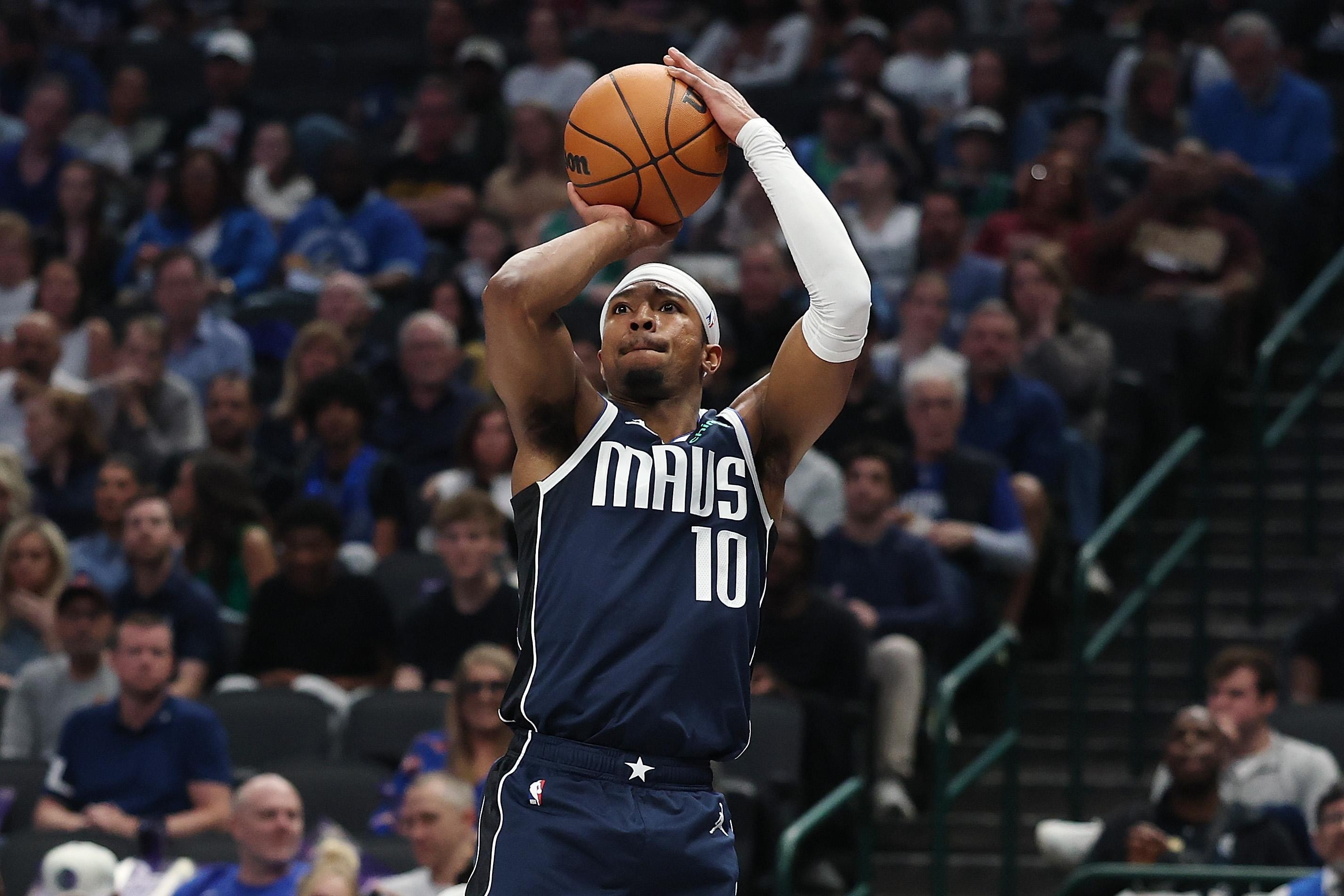 Report: Brandon Williams, a former Arizona guard, signs with the Golden State Warriors