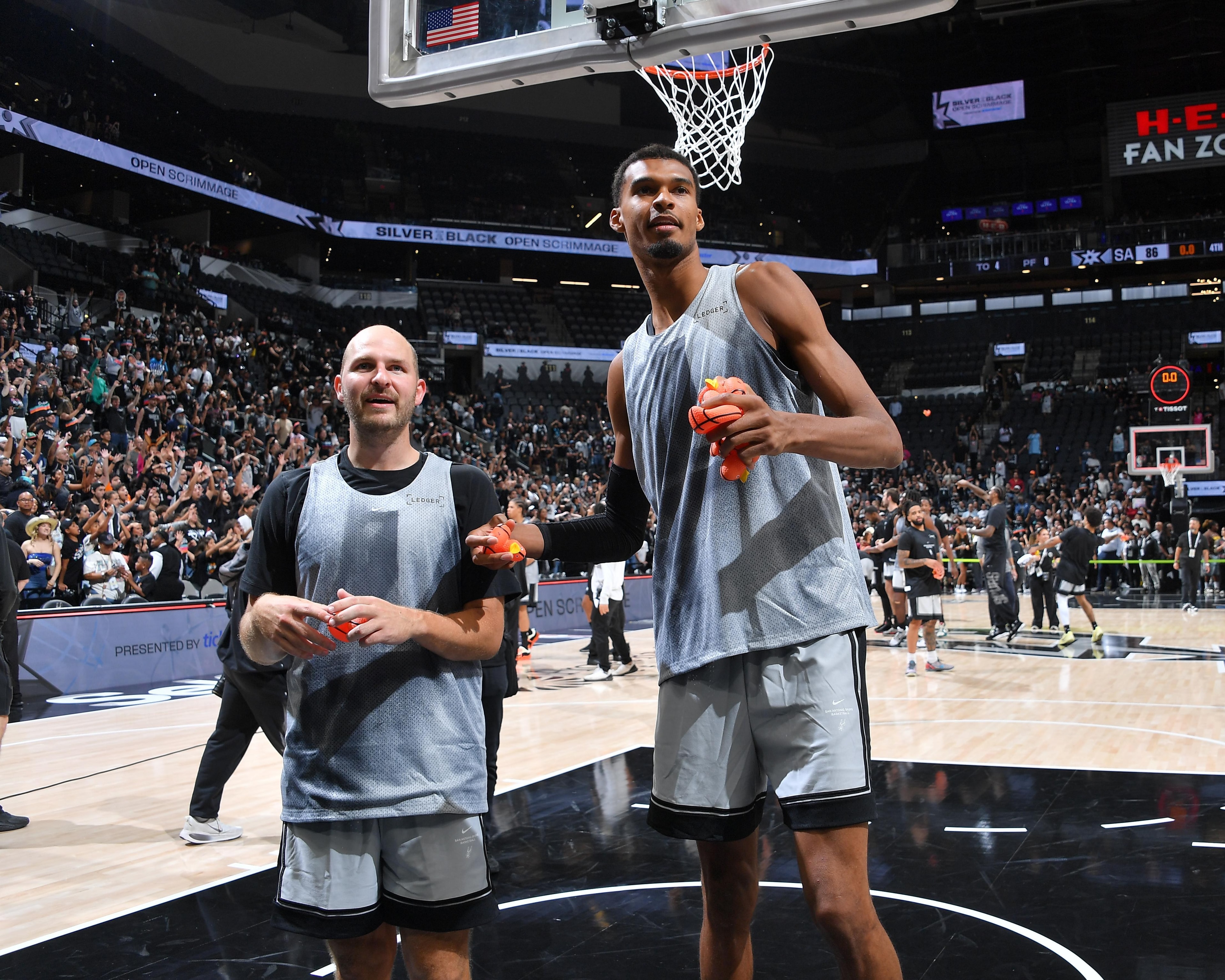 Jon Elmore, 30, makes first NBA minutes with Spurs during 2026-27 preseason
