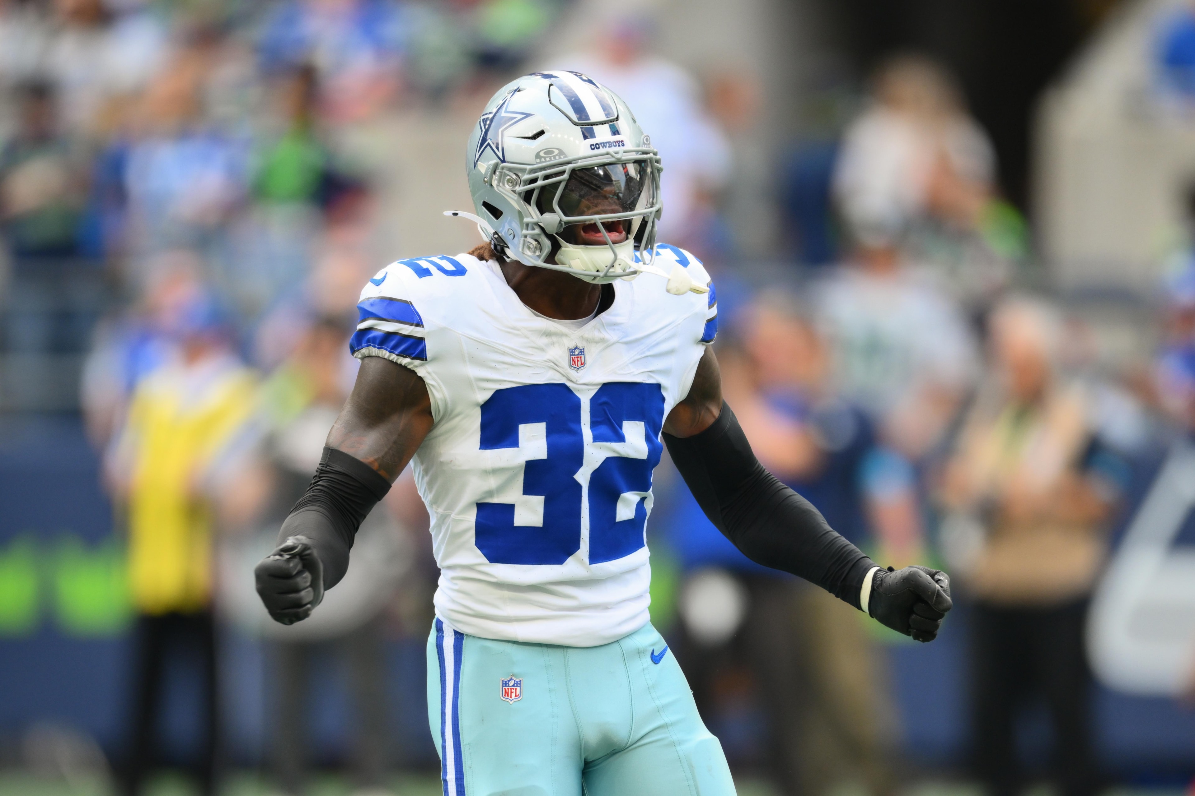 Julius Wood leaves early as Cowboys’ safety enters concussion protocol vs. Cardinals