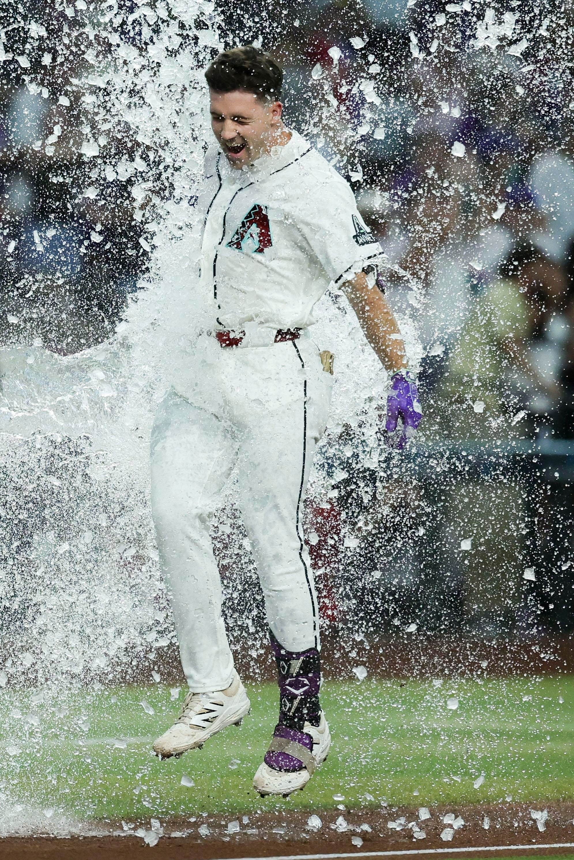 Diamondbacks complete late surge to beat Cubs, Waldschmidt walk-off caps tense night