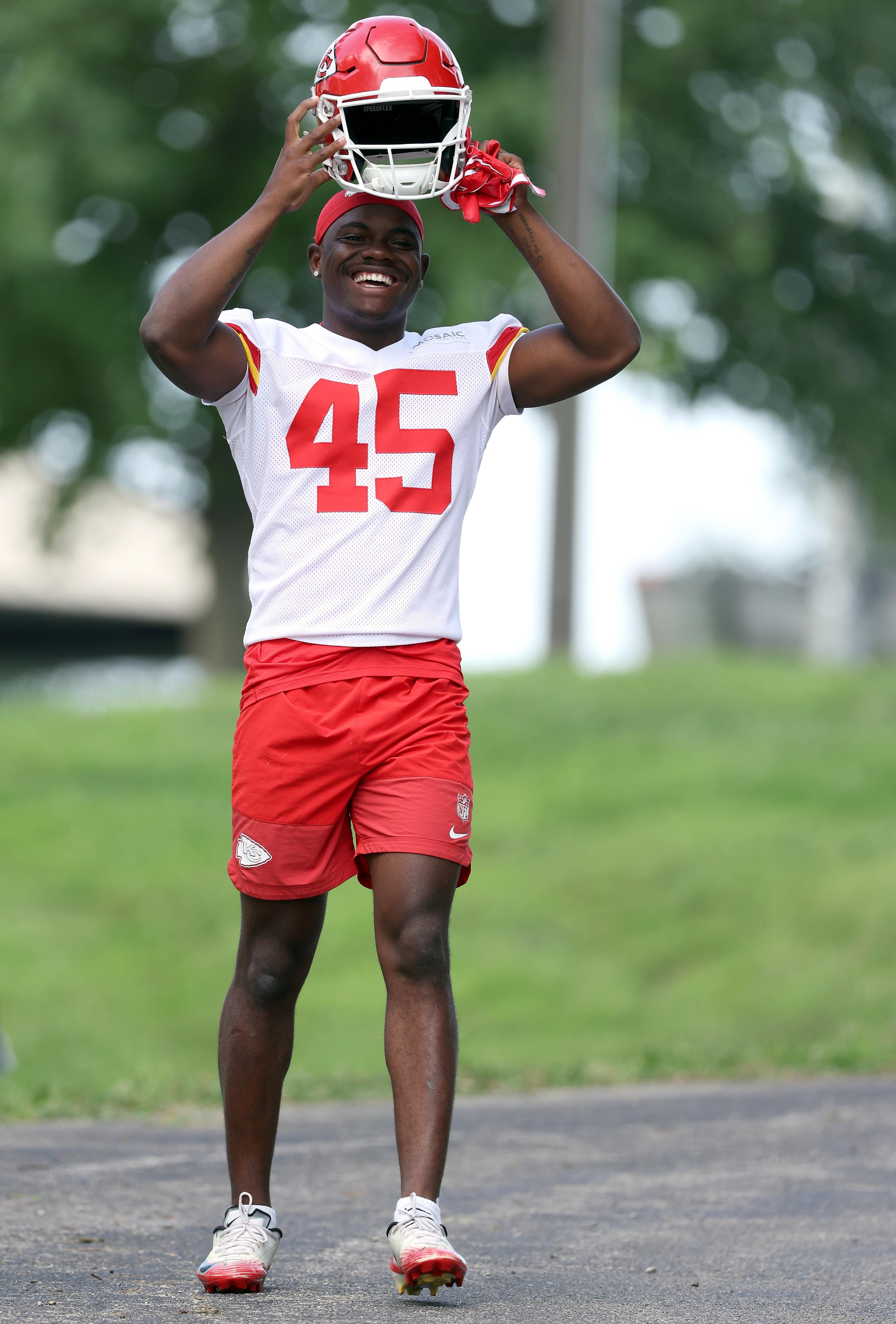 Chiefs wait on formal signing after Emmanuel Ogbah visit, with a UDFA cornerback expected to be waived