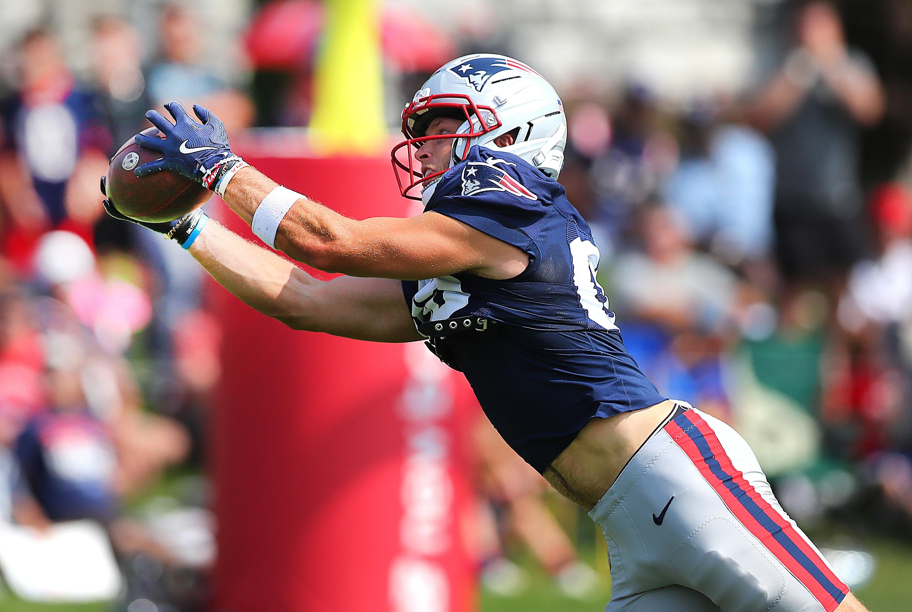 Efton Chism pushing to make tough wide receiver calls for the Patriots this summer
