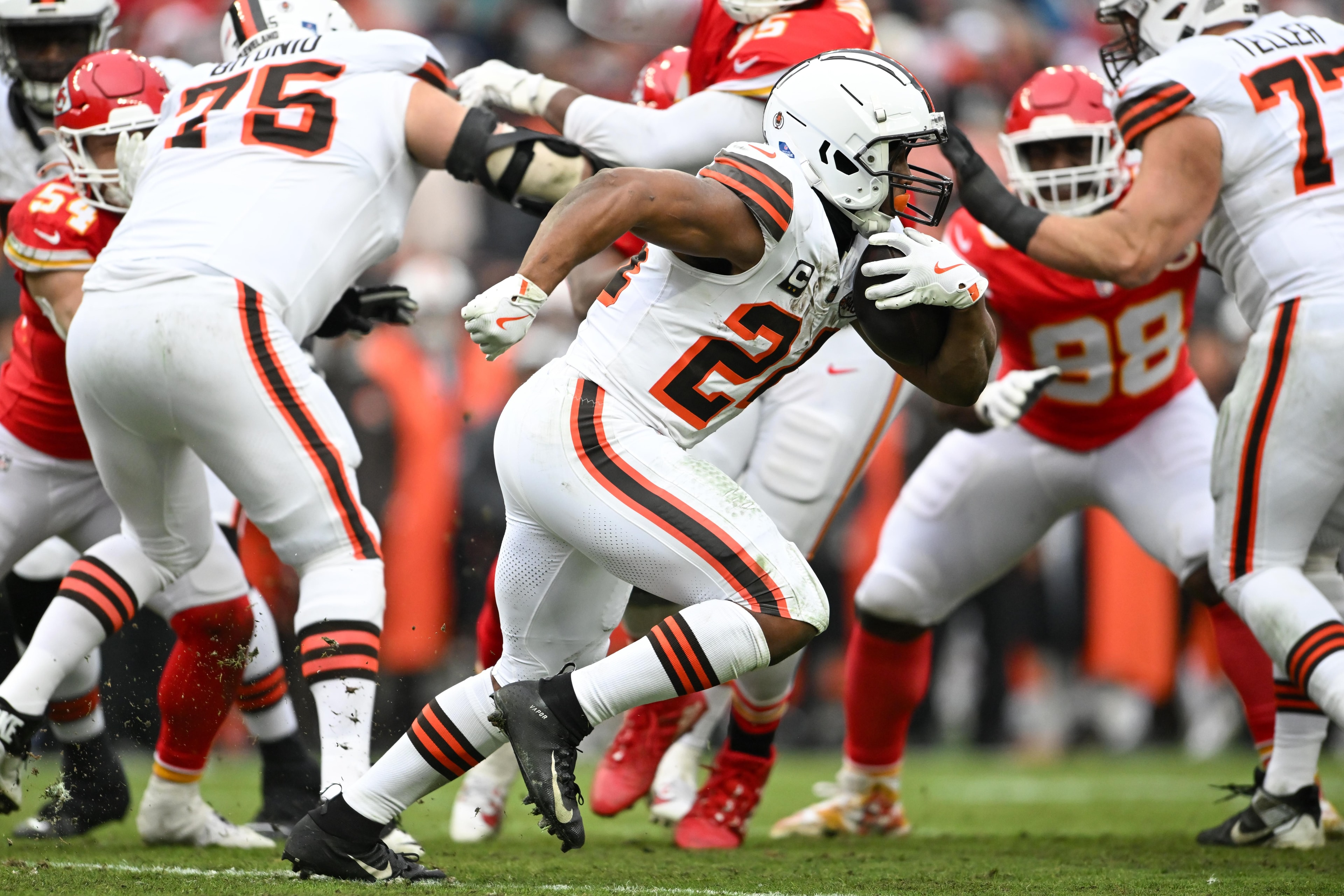 Nick Chubb announces retirement, ending a Cleveland Browns legacy that defined an era