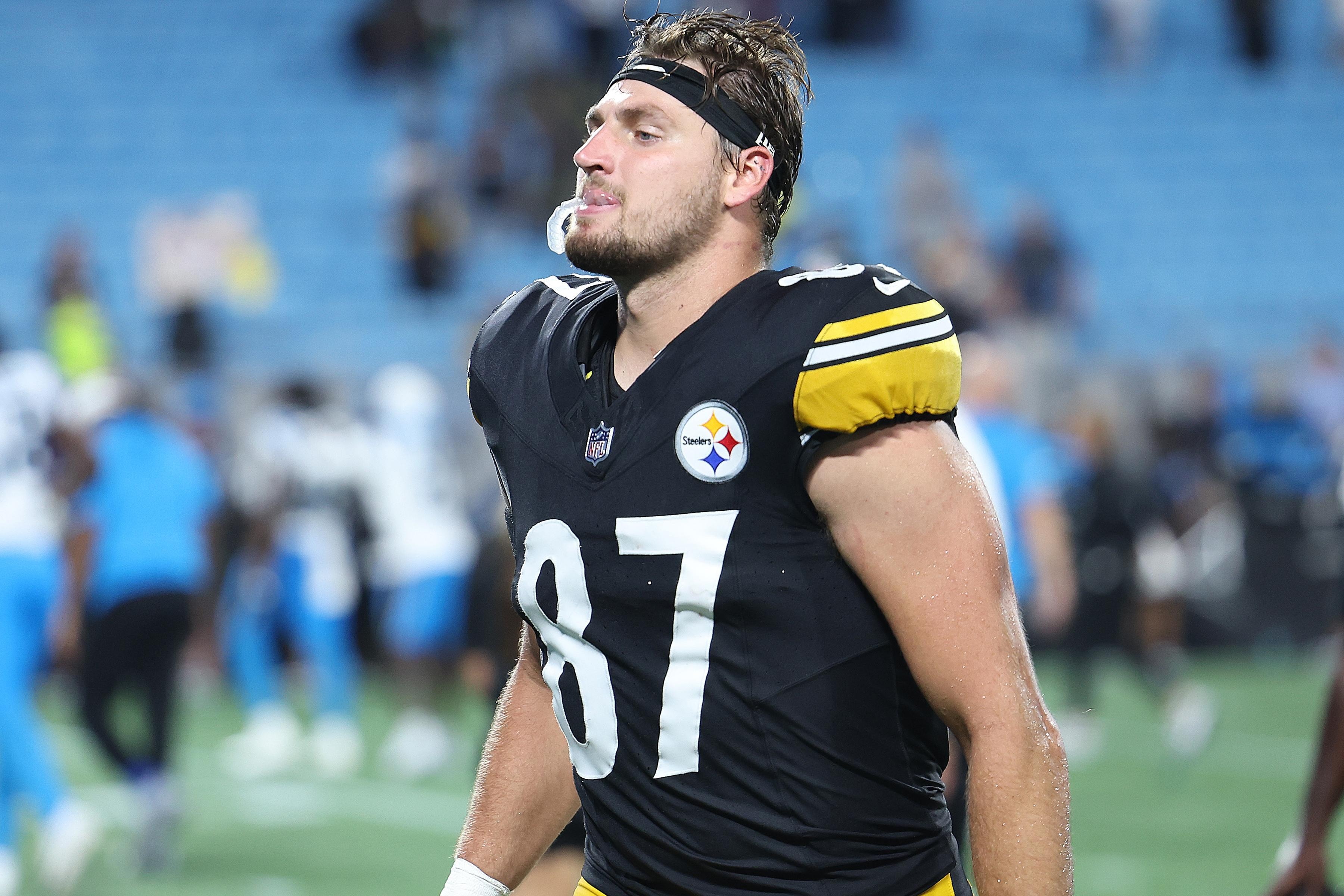 Seahawks put multiple big-bodied tight ends and receivers through tryouts after roster health update