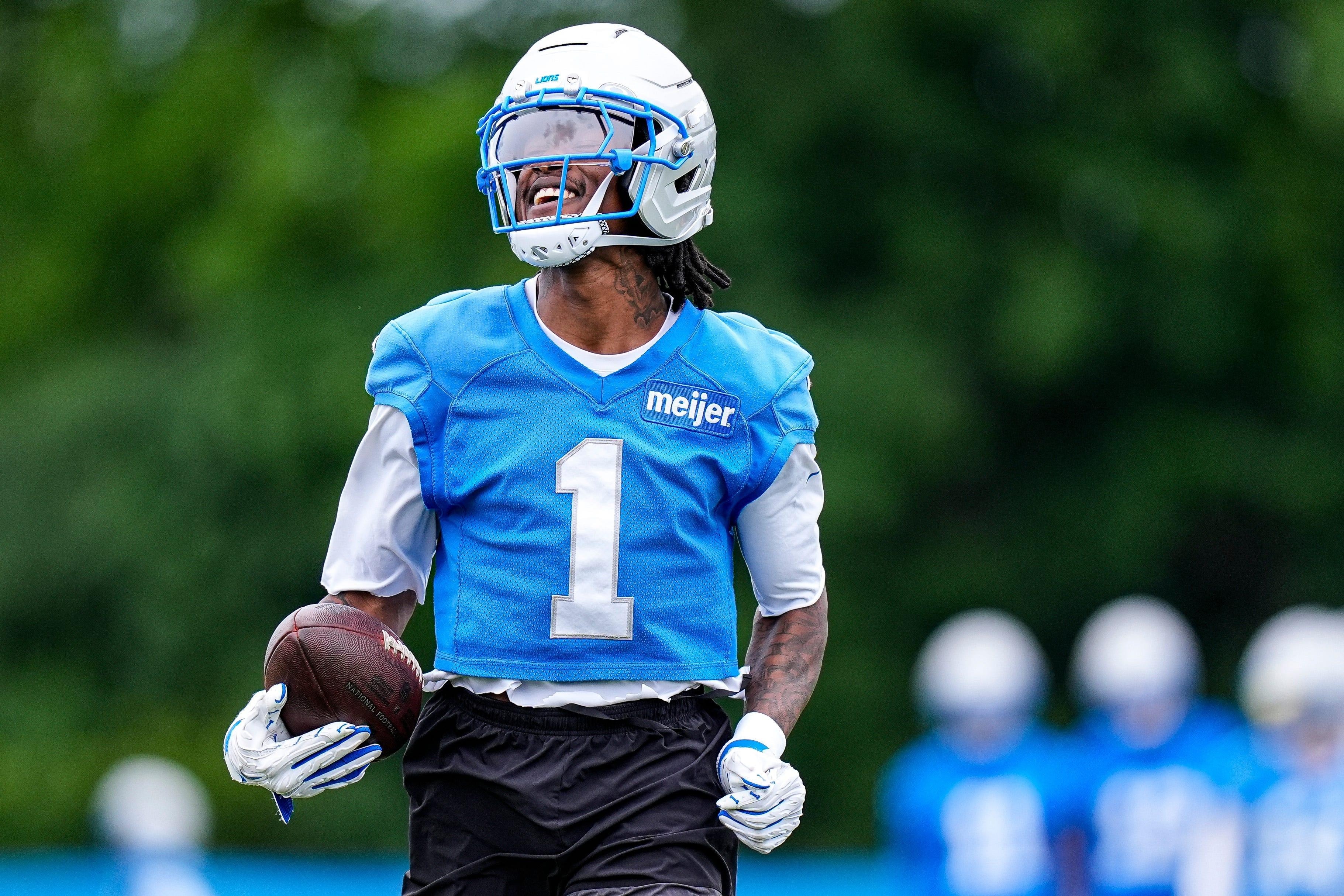 Dan Campbell provides injury updates at Lions practice, with “good news” on Jameson Williams