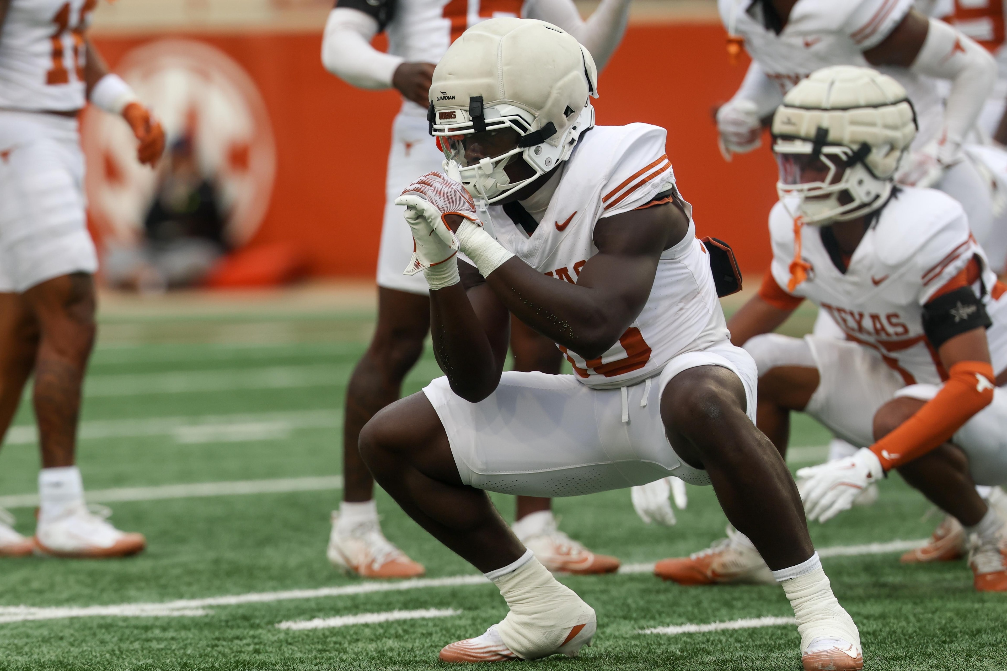 Texas linebacker Ty’Anthony Smith dismissed, reshaping depth chart under position coach Johnny Nansen