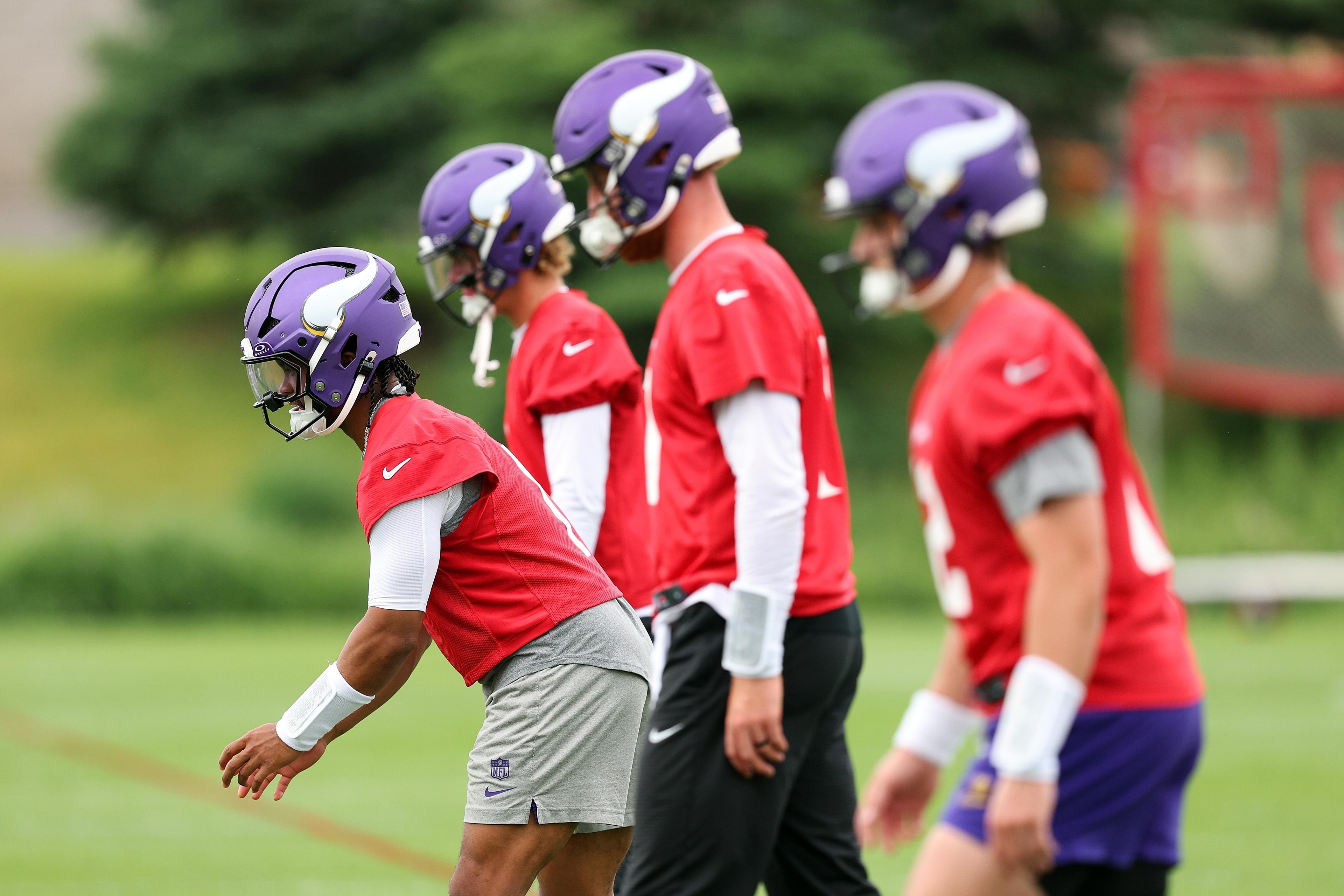 Vikings finalize their 53-man roster with four quarterbacks, a new look along the defensive line