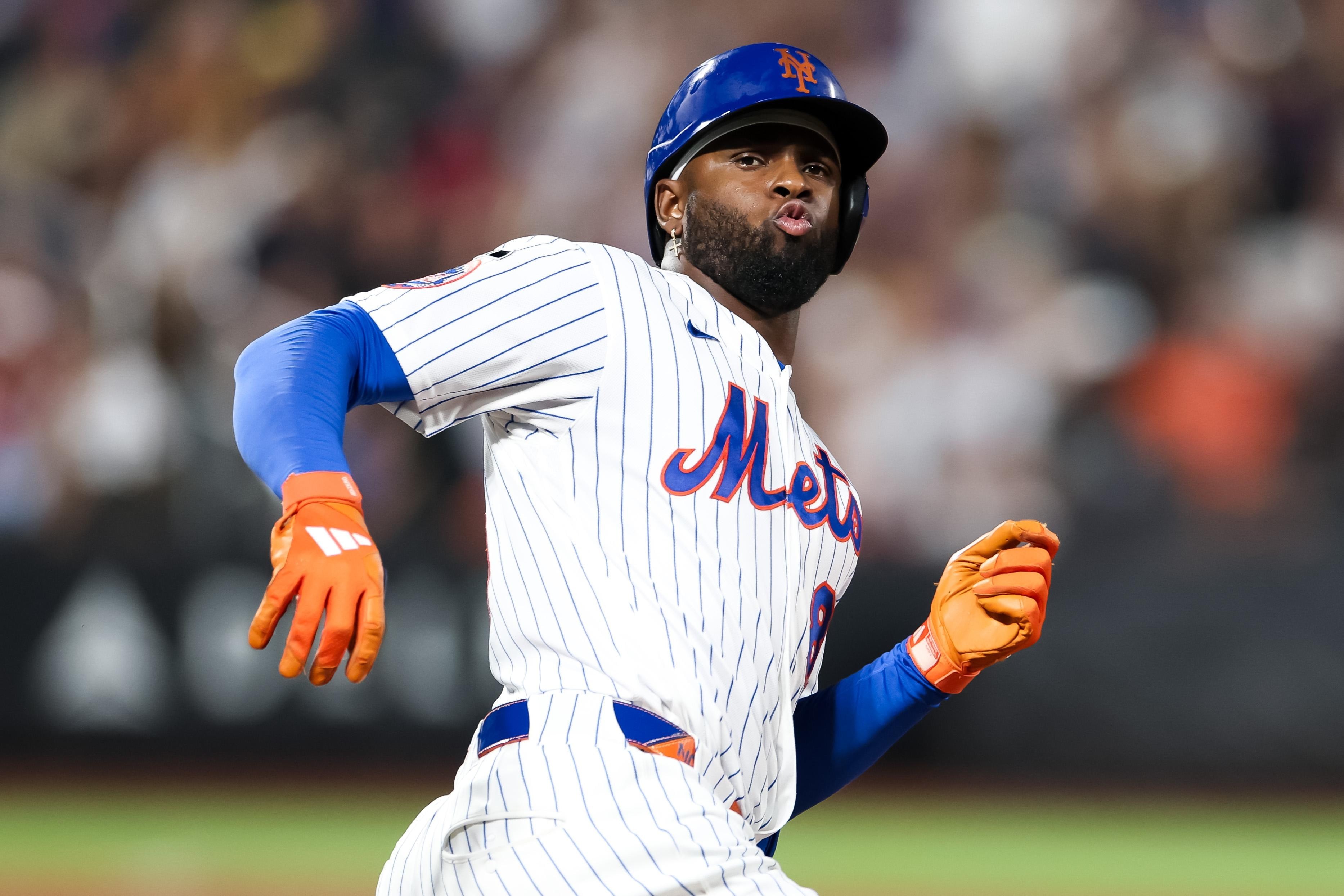 Orioles add a center fielder on waivers, claiming Luis Robert Jr. from the Mets