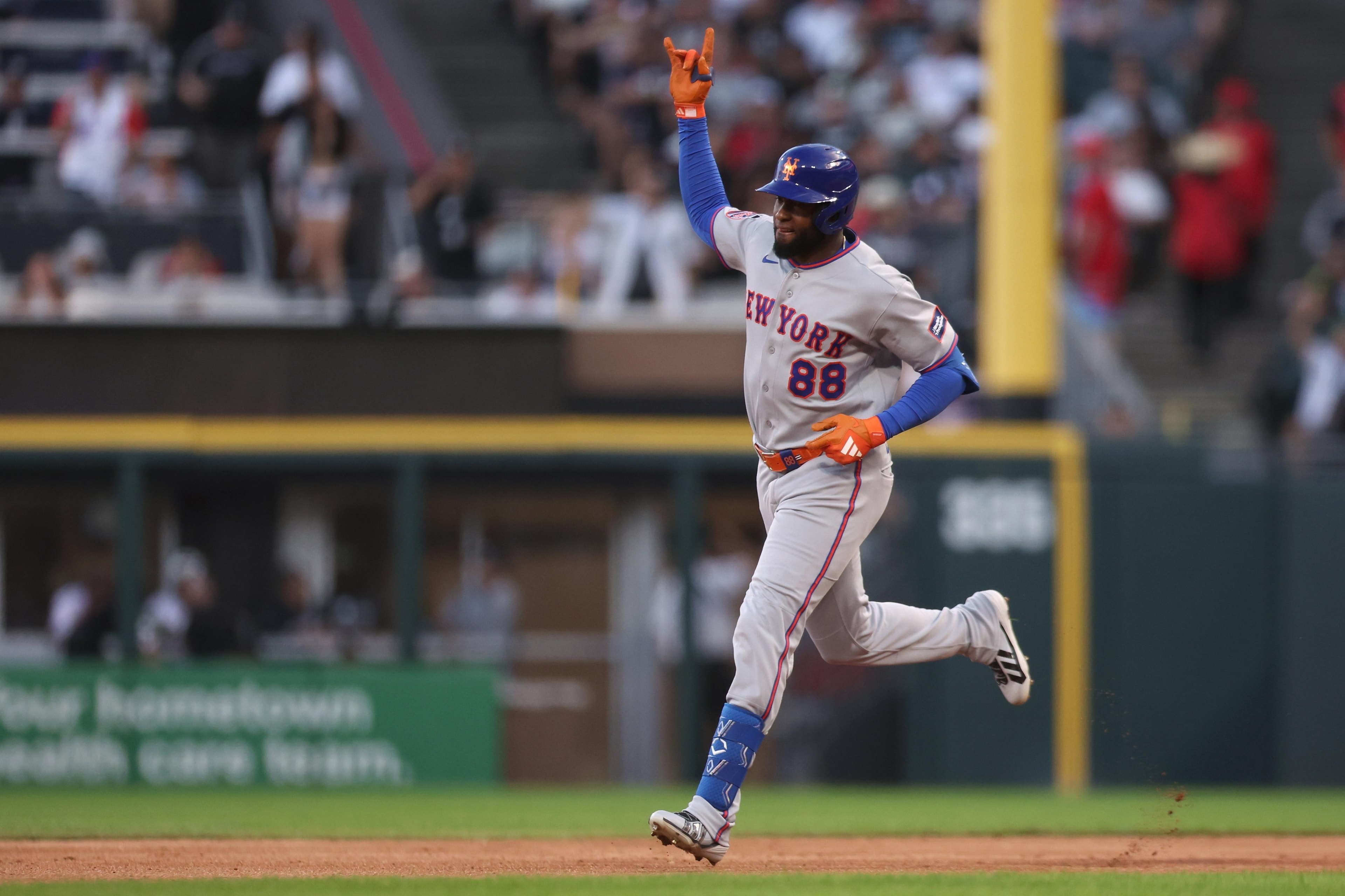 Astros weighed down by outfield offense, could explore a late flier on Luis Robert Jr.
