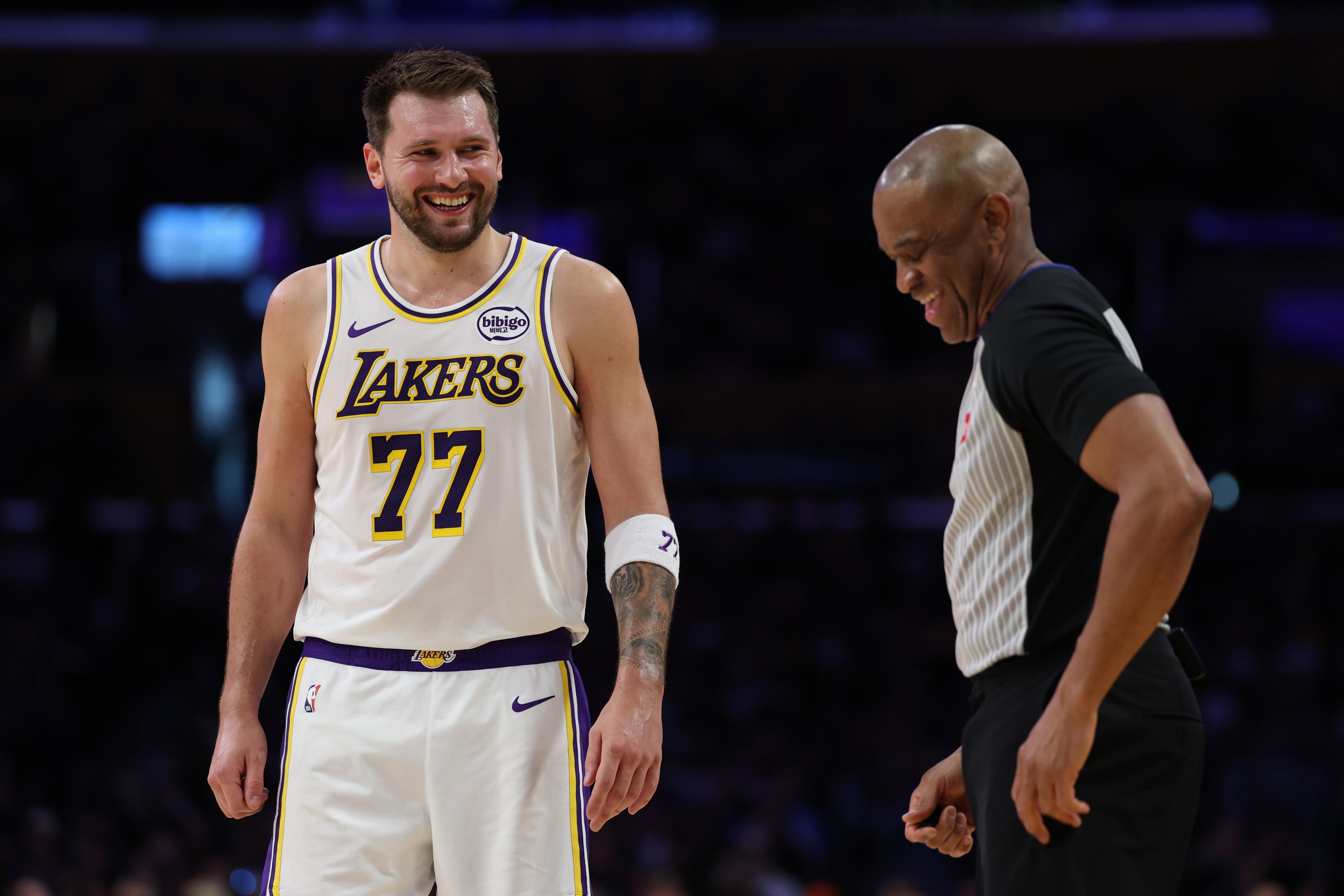 Preseason expert chatter casts a long shadow over the Lakers