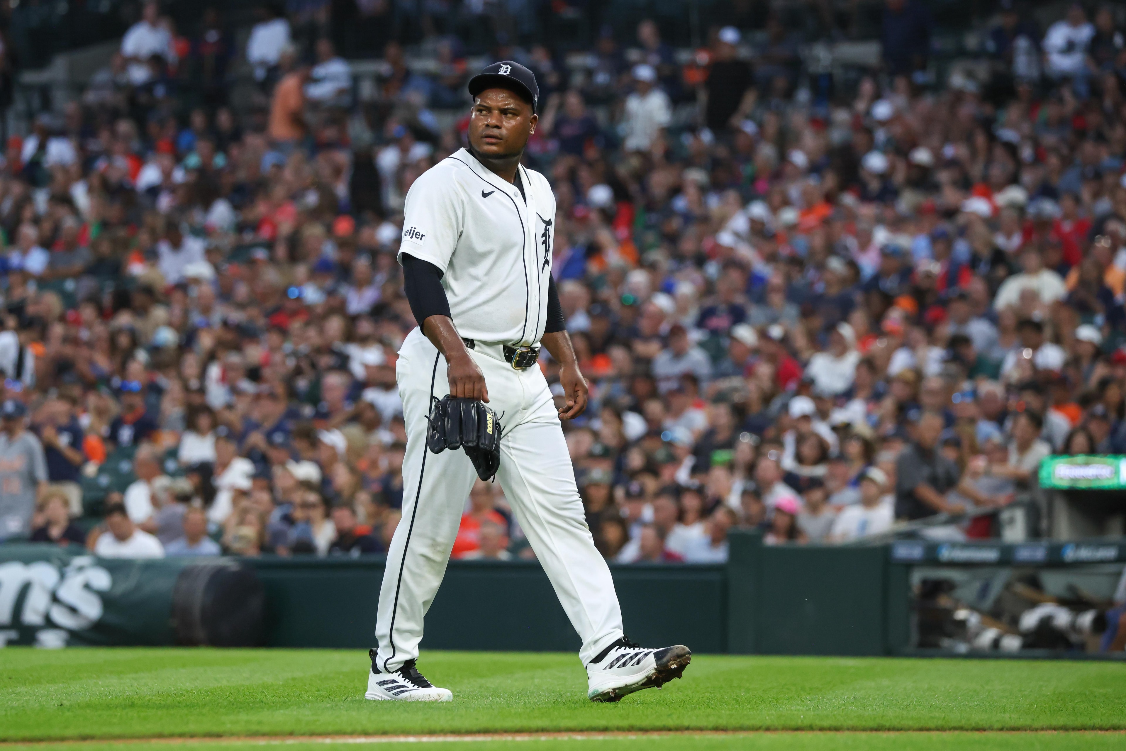 Tigers walk it off in ninth to even series with Dodgers, setting up Sunday swing