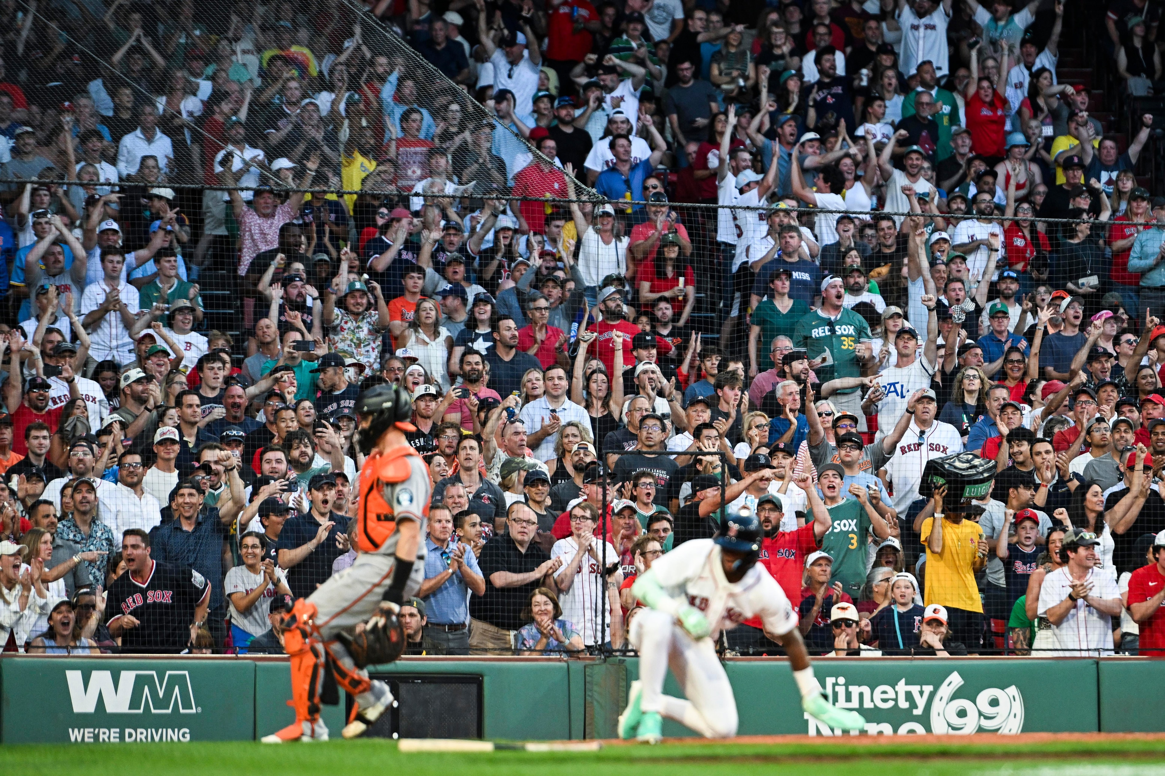 Durbin’s leadoff walk ignites a late Red Sox rally at Fenway in a walk-off win over the Giants