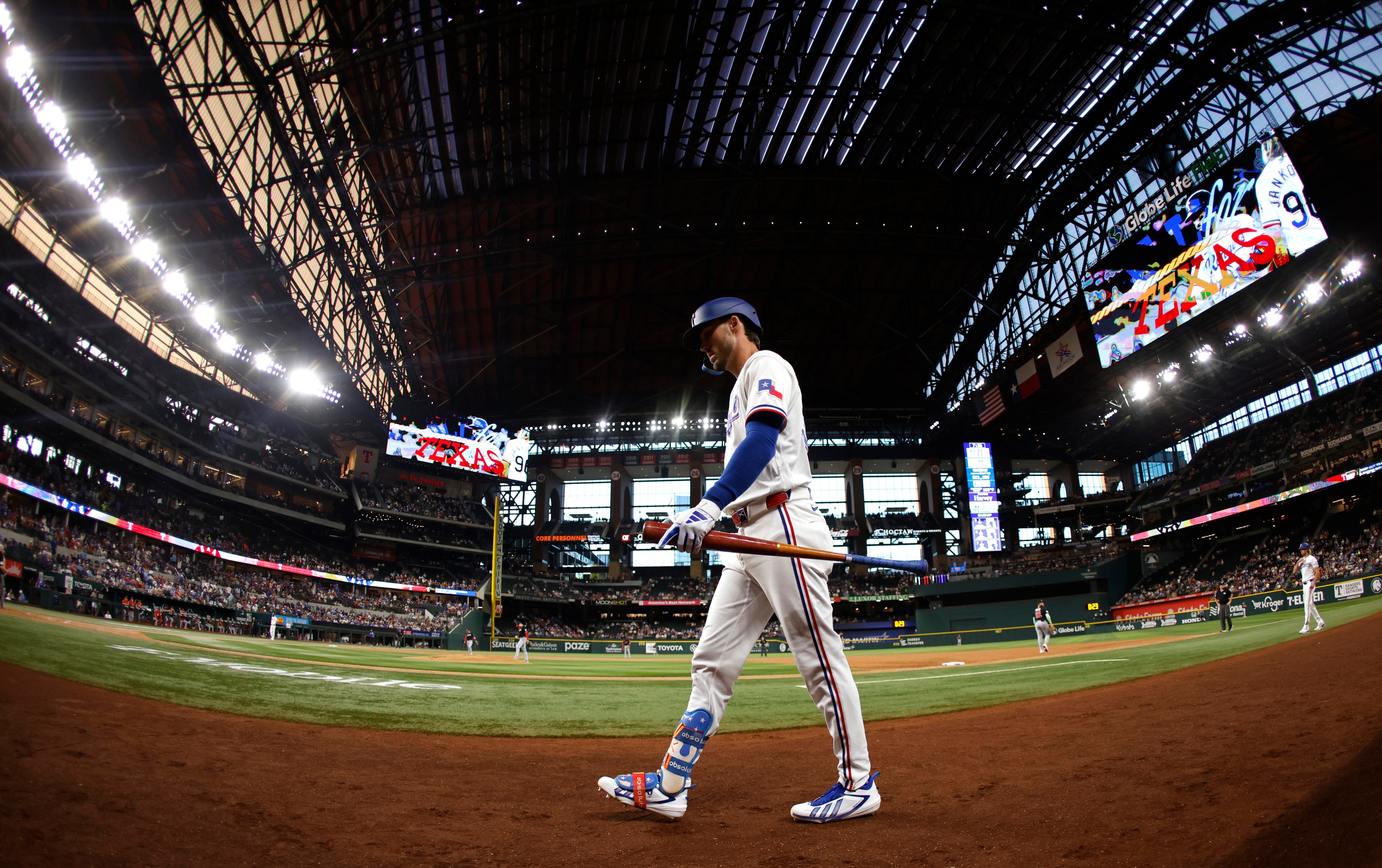 Rangers blank Nationals 2-0 behind a one-hit performance