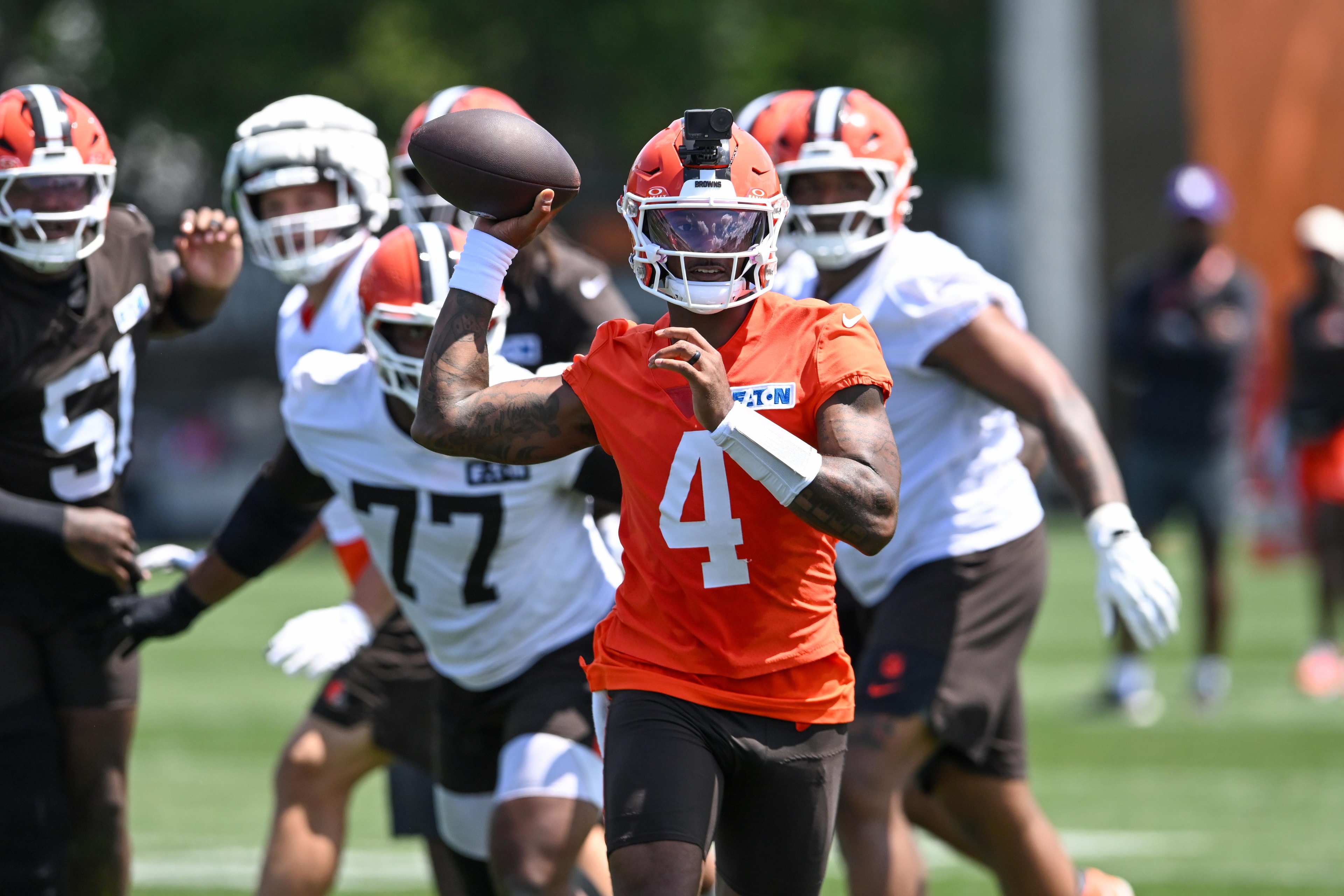 Browns officially turn the offense over to Watson as training camp reaches Day 18