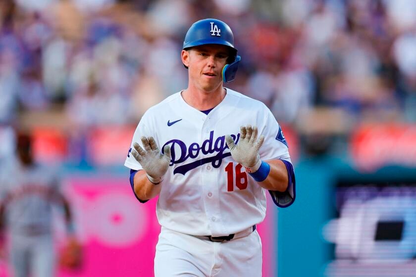 Will Smith’s stiff neck keeps Dodgers catcher out, Dave Roberts says IL is “more of a possibility”