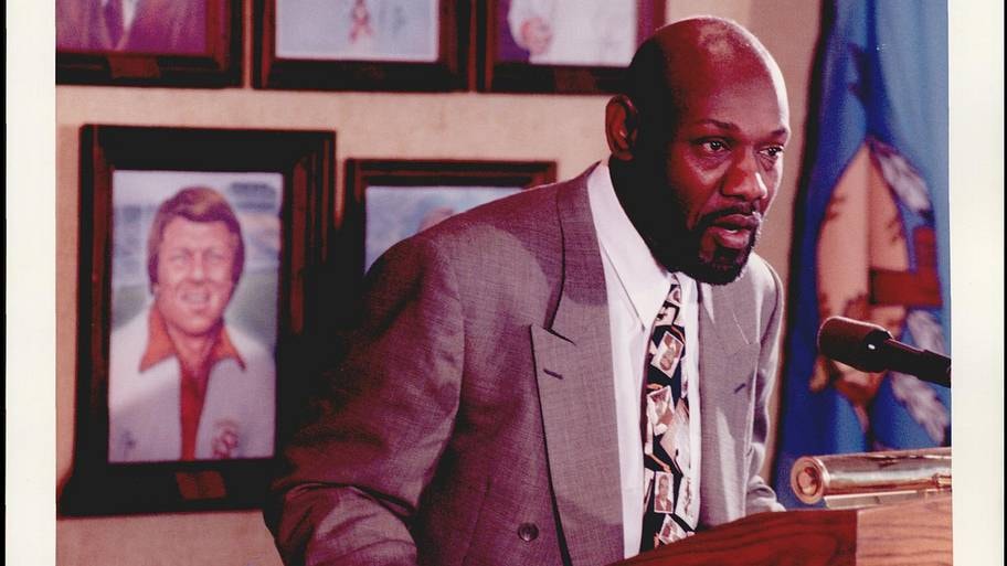Bob Simmons, longtime Oklahoma State head coach who bridged the Big 8 to the Big 12, dies at 77
