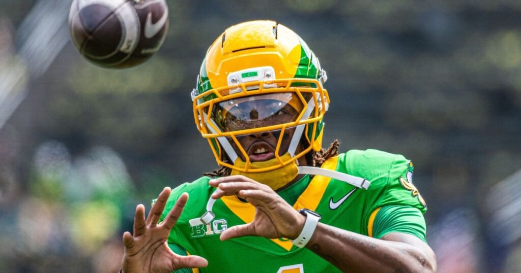 Oregon WR Dakorien Moore donates $10,000 to Duncanville, drawing on NIL earnings