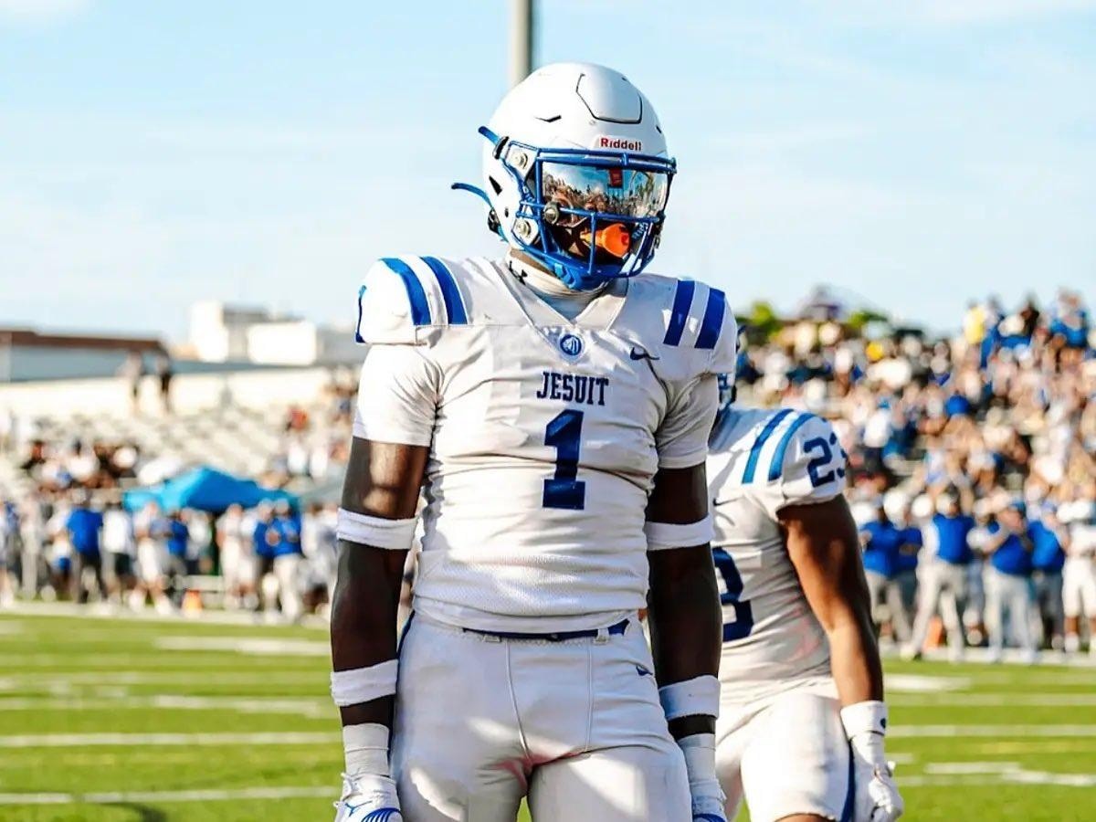 Notre Dame draws momentum for a top linebacker target, even as a current commit’s future remains under scrutiny