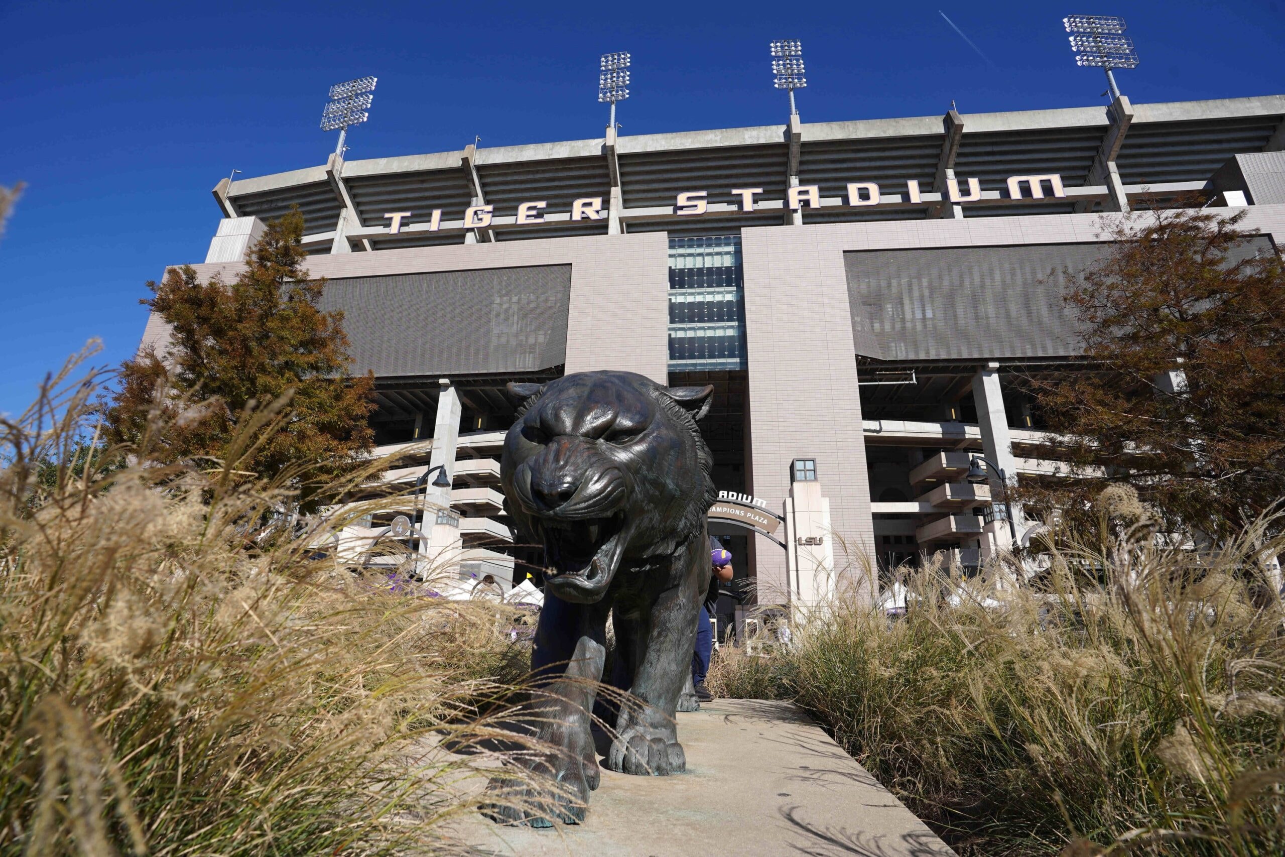 LSU brings returning NFL players back to campus as 2026 eligibility window opens, per “SEC Shorts”