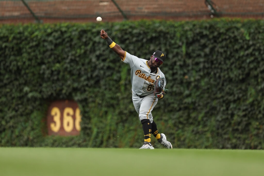 Pirates bring up switch-hitting outfielder Ronny Simon, selecting him to the MLB roster
