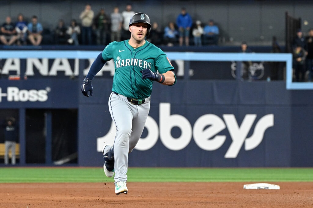 Yankees agree to minor-league deal with veteran catcher Mitch Garver