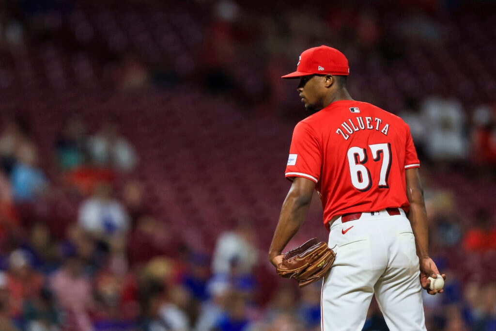 Cubs open a roster spot, designate RHP Yosver Zulueta for assignment