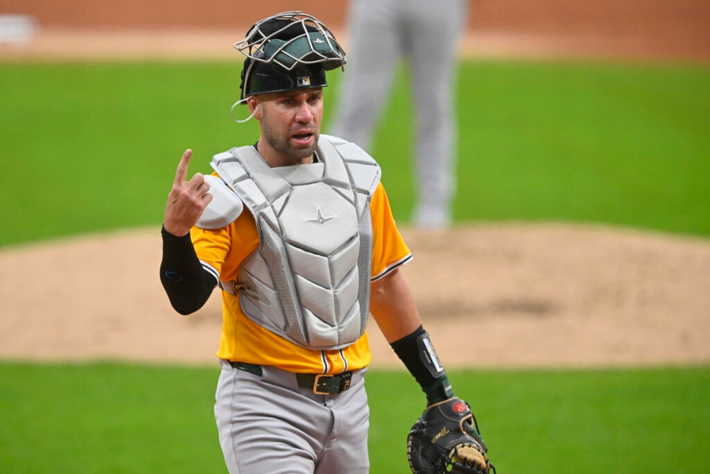 Rangers Take a Chance on Veteran Catcher Austin Wynns With Minor League Deal