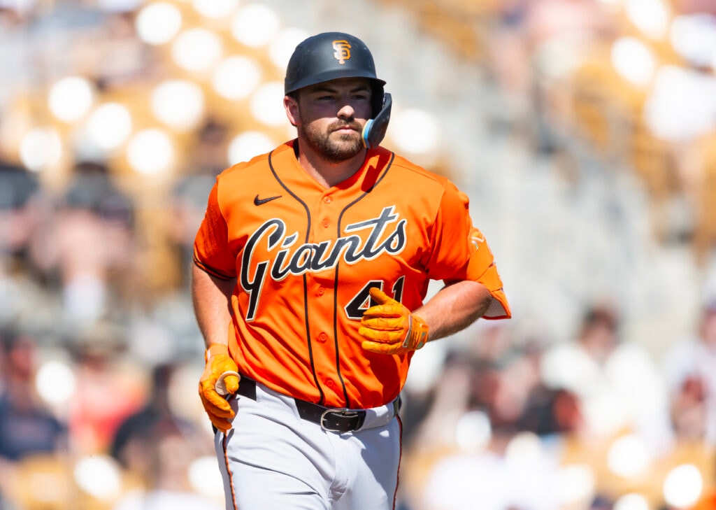 Mariners acquire infielder Buddy Kennedy from Giants, filling a 40-man need with cash considerations