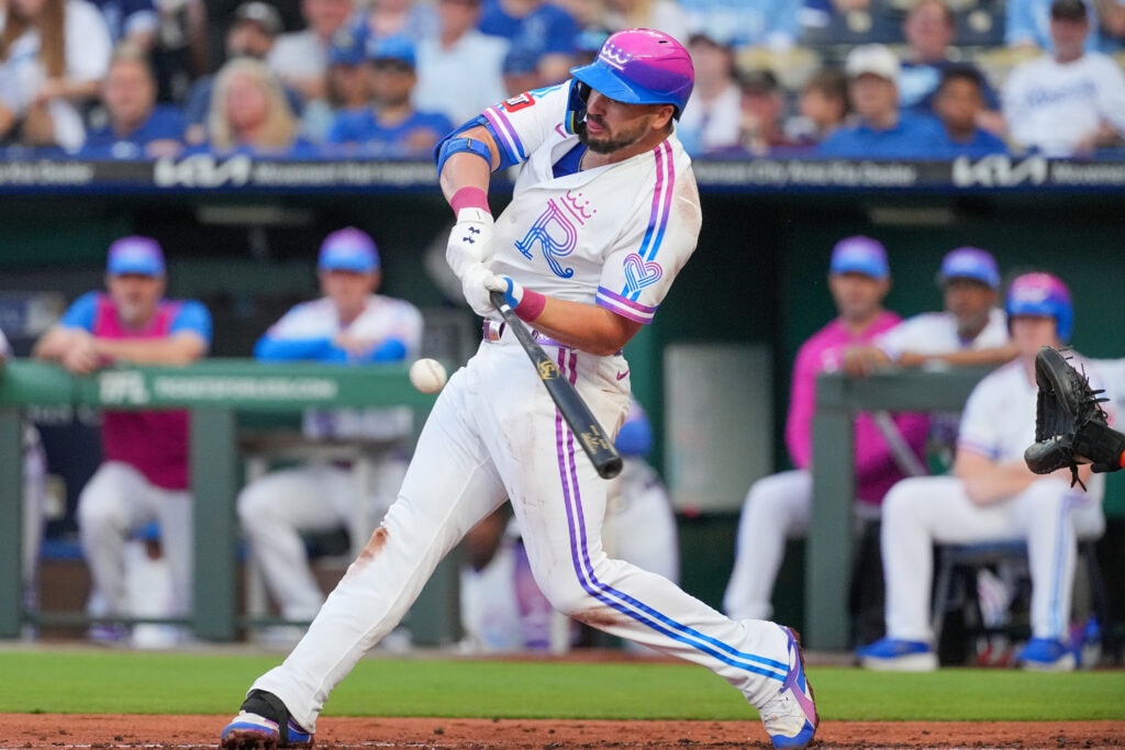 Royals Place Vinnie Pasquantino on 10-Day IL With Right Hamate Fracture, Recall John Rave