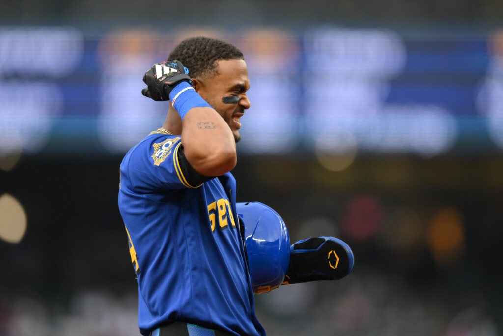 Mariners place Julio Rodríguez on concussion injured list, recall Miles Mastrobuoni